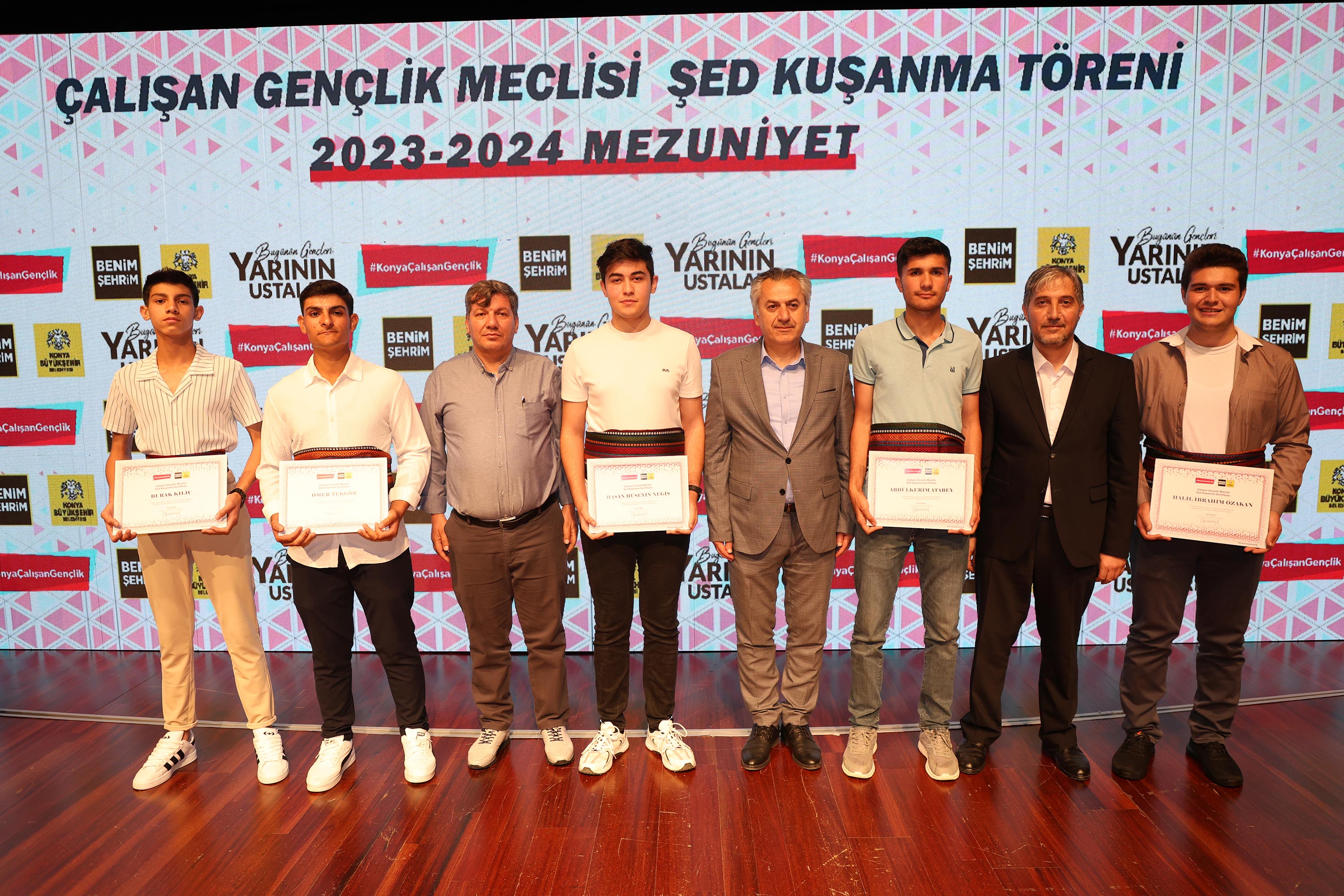 KONYA BÜYÜKŞEHİR ÇALIŞAN GENÇLİK MECLİSİ ÖĞRENCİLER İÇİN ŞED KUŞANMA TÖRENİ DÜZENLEDİ