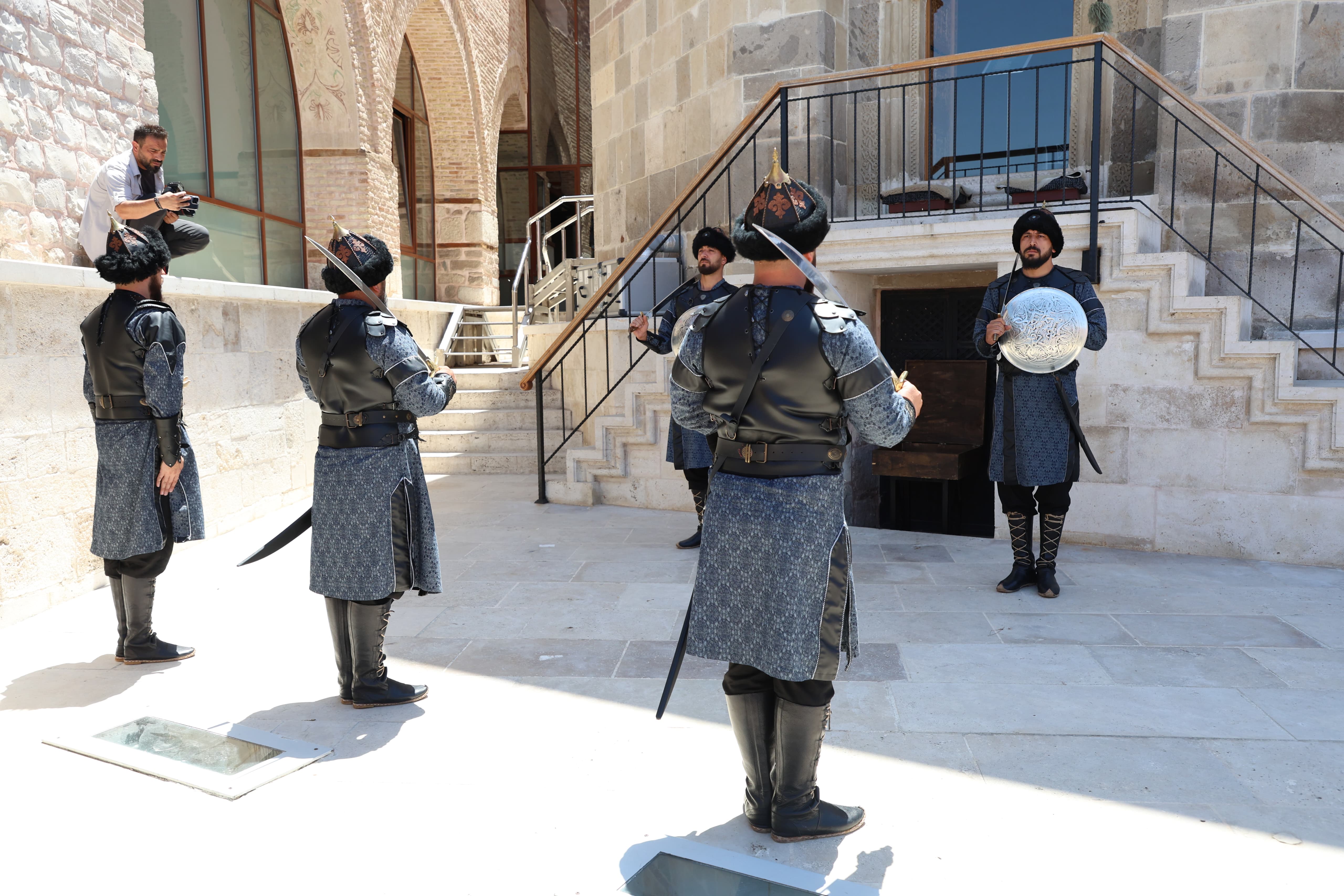 KONYA’NIN DÂRÜLMÜLK OLUŞUNUN 927. YILINDA SELÇUKLU SULTANLARI ANILDI