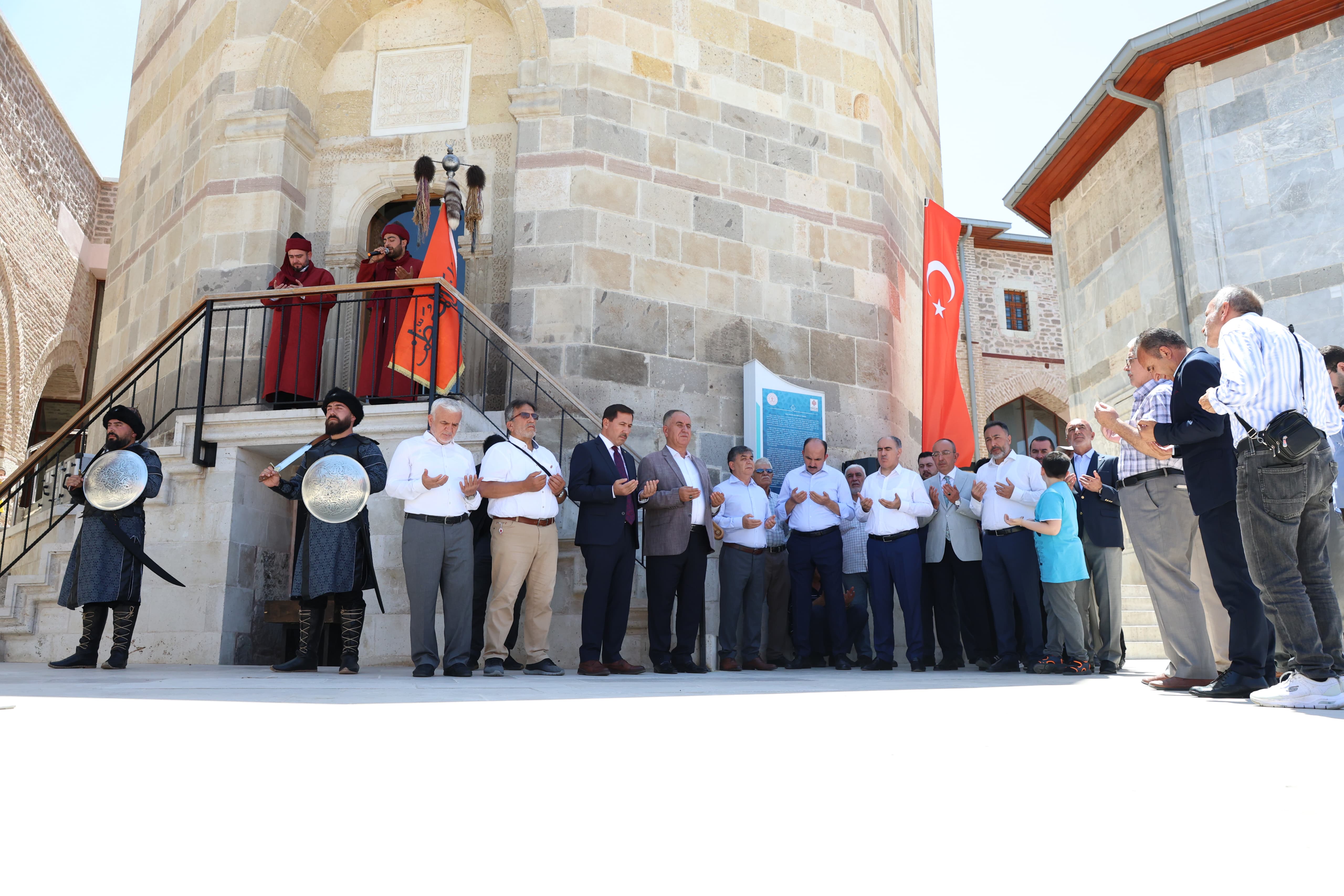 KONYA’NIN DÂRÜLMÜLK OLUŞUNUN 927. YILINDA SELÇUKLU SULTANLARI ANILDI