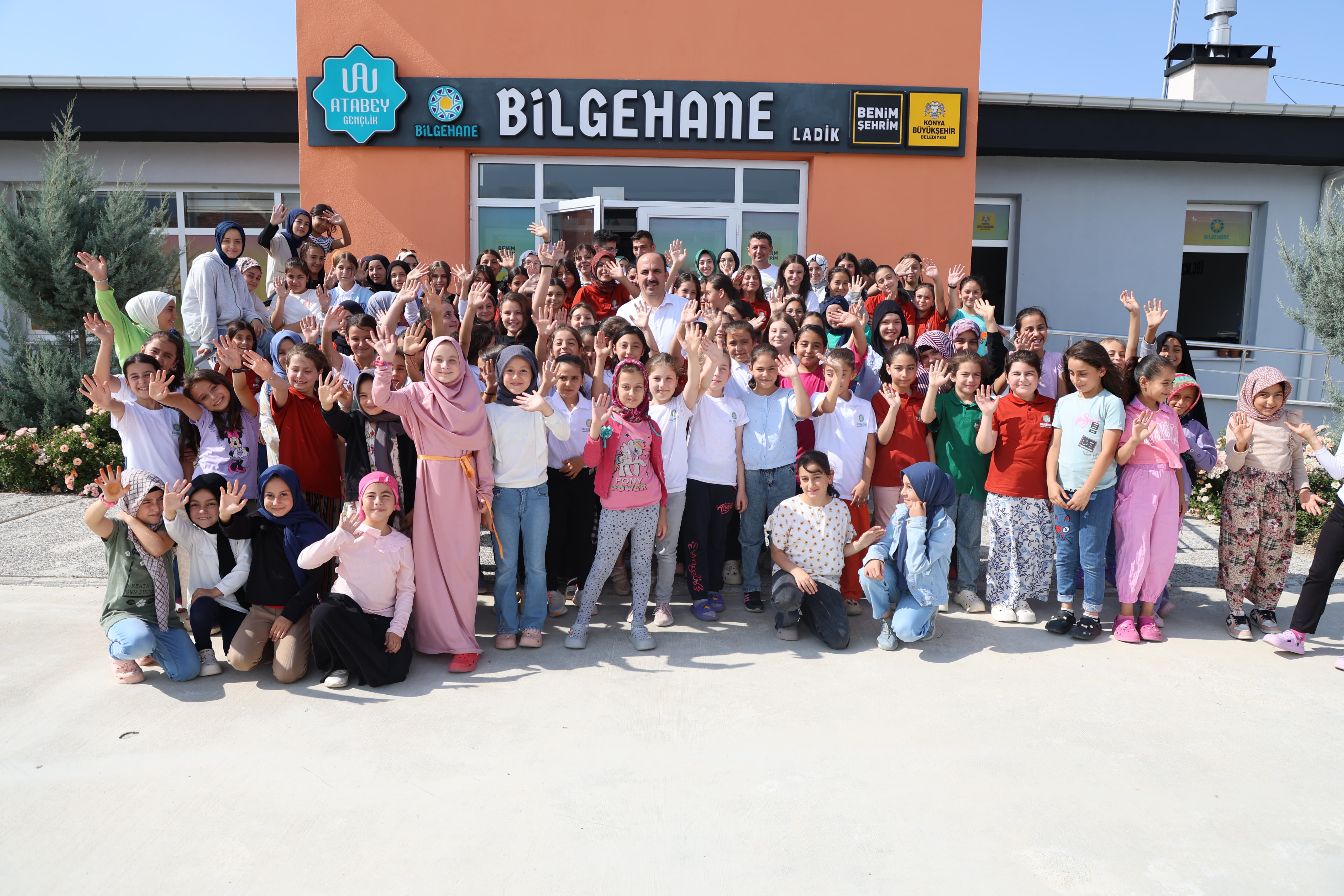 BAŞKAN ALTAY LADİK’TE YAPIMINDA SONA GELİNEN DÜĞÜN SALONU’NU İNCELEDİ, BİLGEHANE ÖĞRENCİLERİYLE BULUŞTU