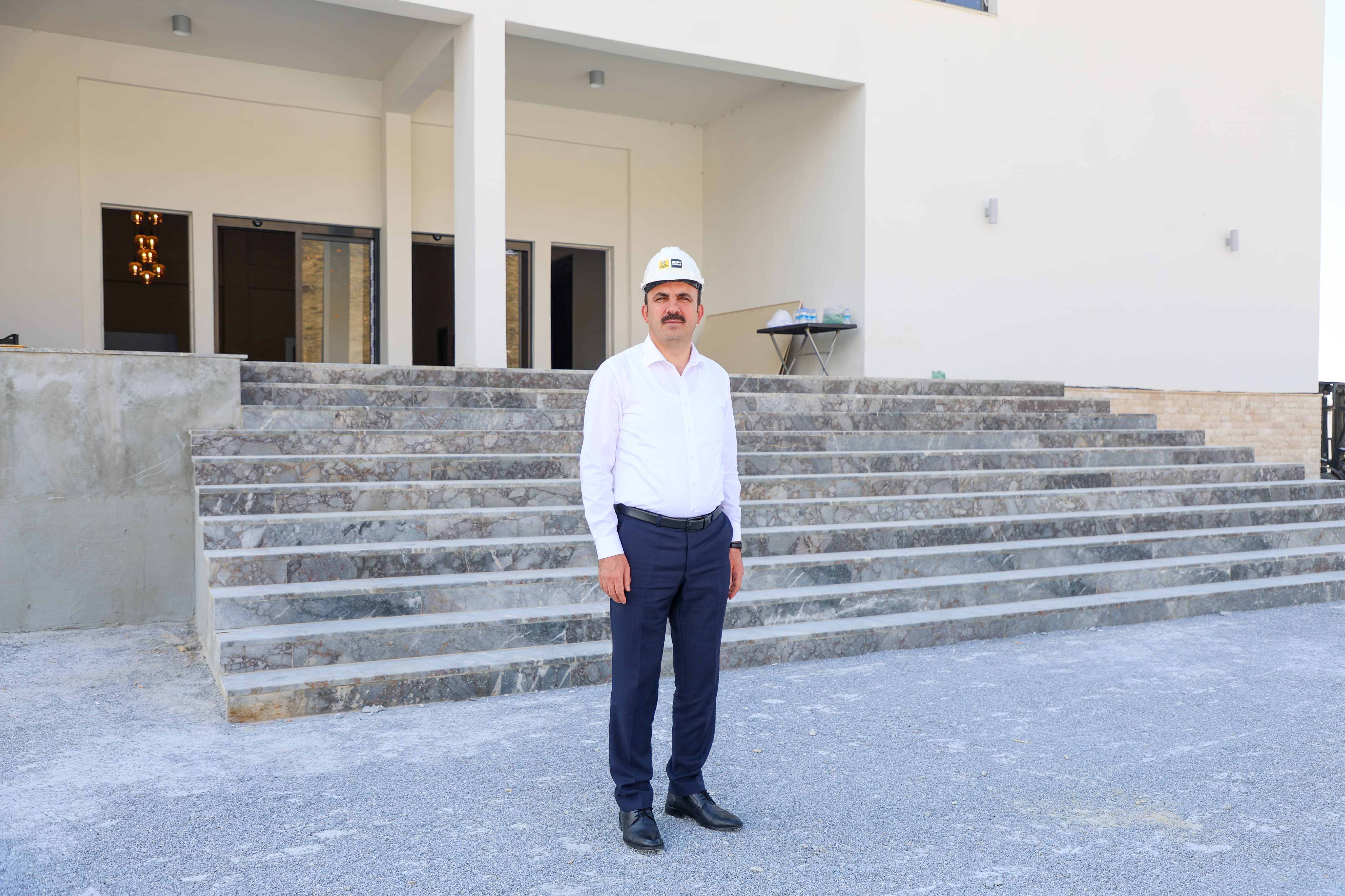 BAŞKAN ALTAY LADİK’TE YAPIMINDA SONA GELİNEN DÜĞÜN SALONU’NU İNCELEDİ, BİLGEHANE ÖĞRENCİLERİYLE BULUŞTU