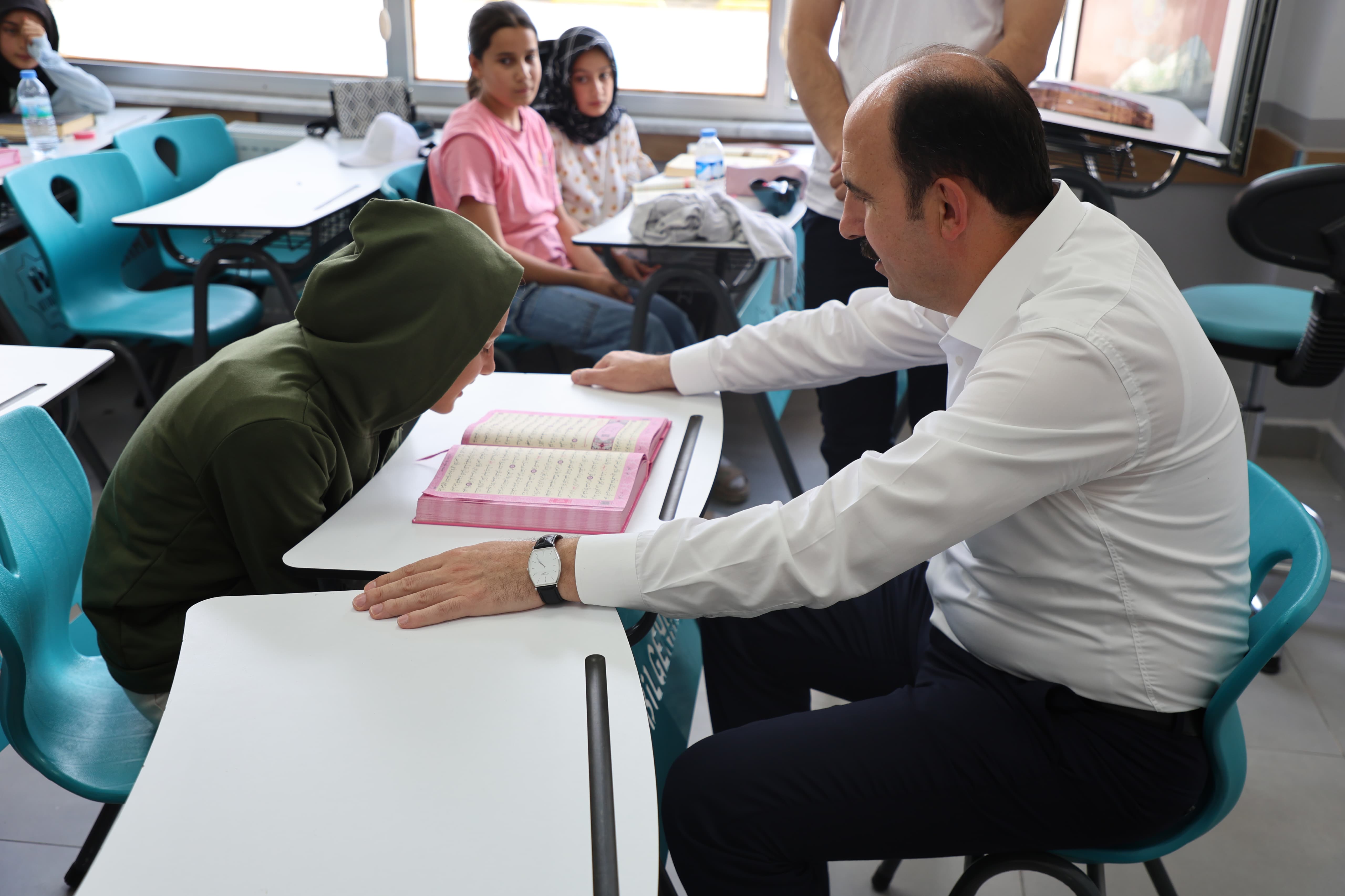 BAŞKAN ALTAY LADİK’TE YAPIMINDA SONA GELİNEN DÜĞÜN SALONU’NU İNCELEDİ, BİLGEHANE ÖĞRENCİLERİYLE BULUŞTU