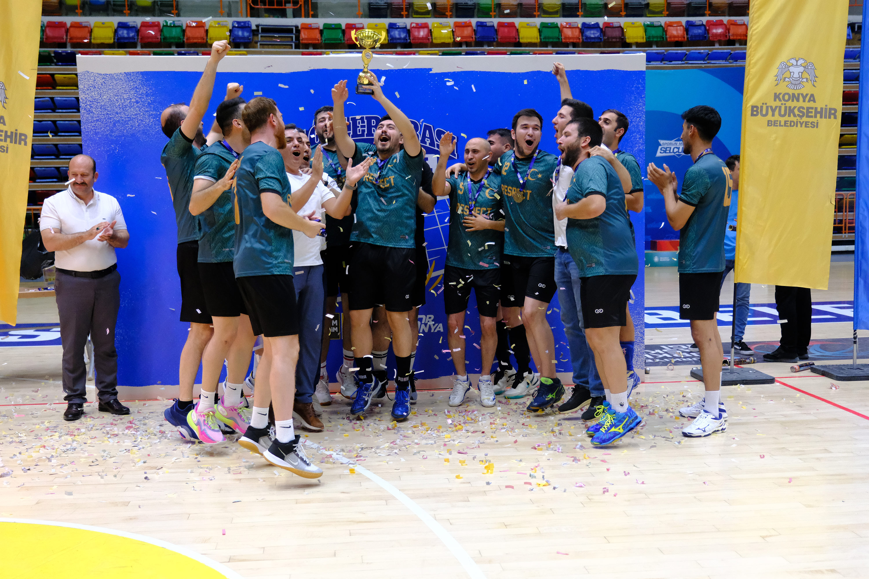 KONYA BÜYÜKŞEHİR’İN İLÇELER ARASI VOLEYBOL TURNUVASI’NDA SARAYÖNÜ MUTLU SONA ULAŞTI
