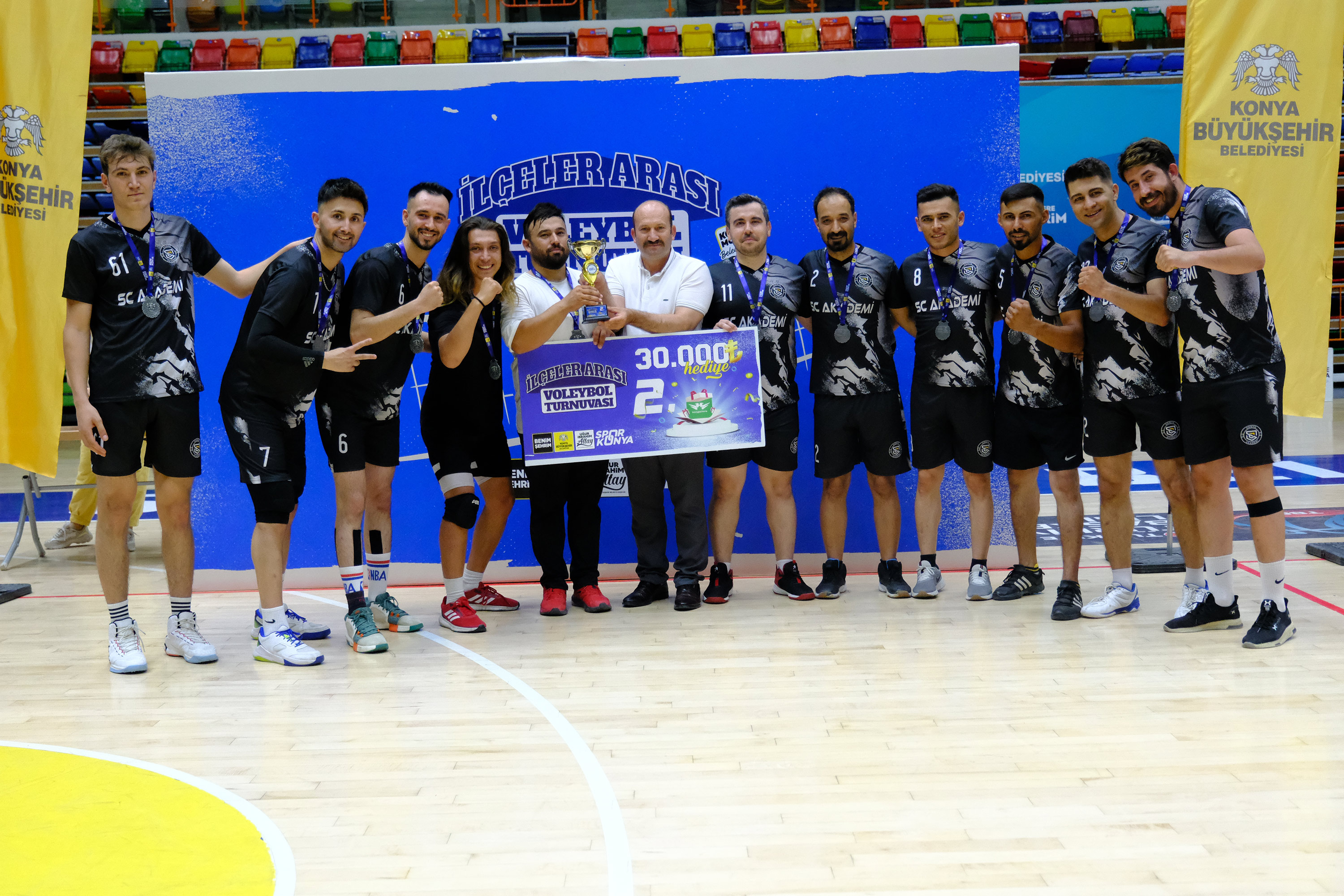 KONYA BÜYÜKŞEHİR’İN İLÇELER ARASI VOLEYBOL TURNUVASI’NDA SARAYÖNÜ MUTLU SONA ULAŞTI