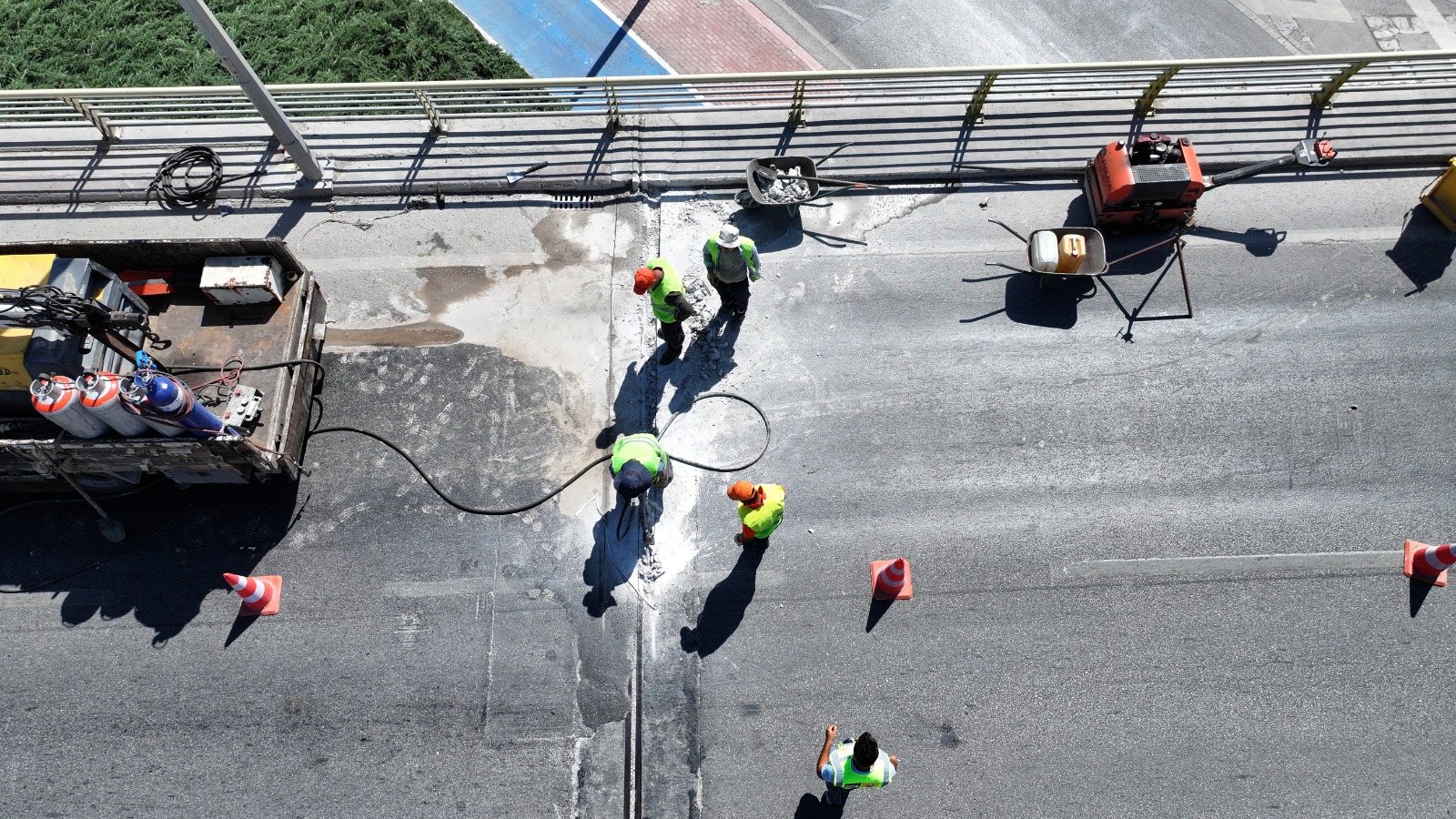 KONYA BÜYÜKŞEHİR YAYA VE TAŞIT KÖPRÜLERİNDE PERİYODİK OLARAK İYİLEŞTİRME ÇALIŞMASI YAPIYOR