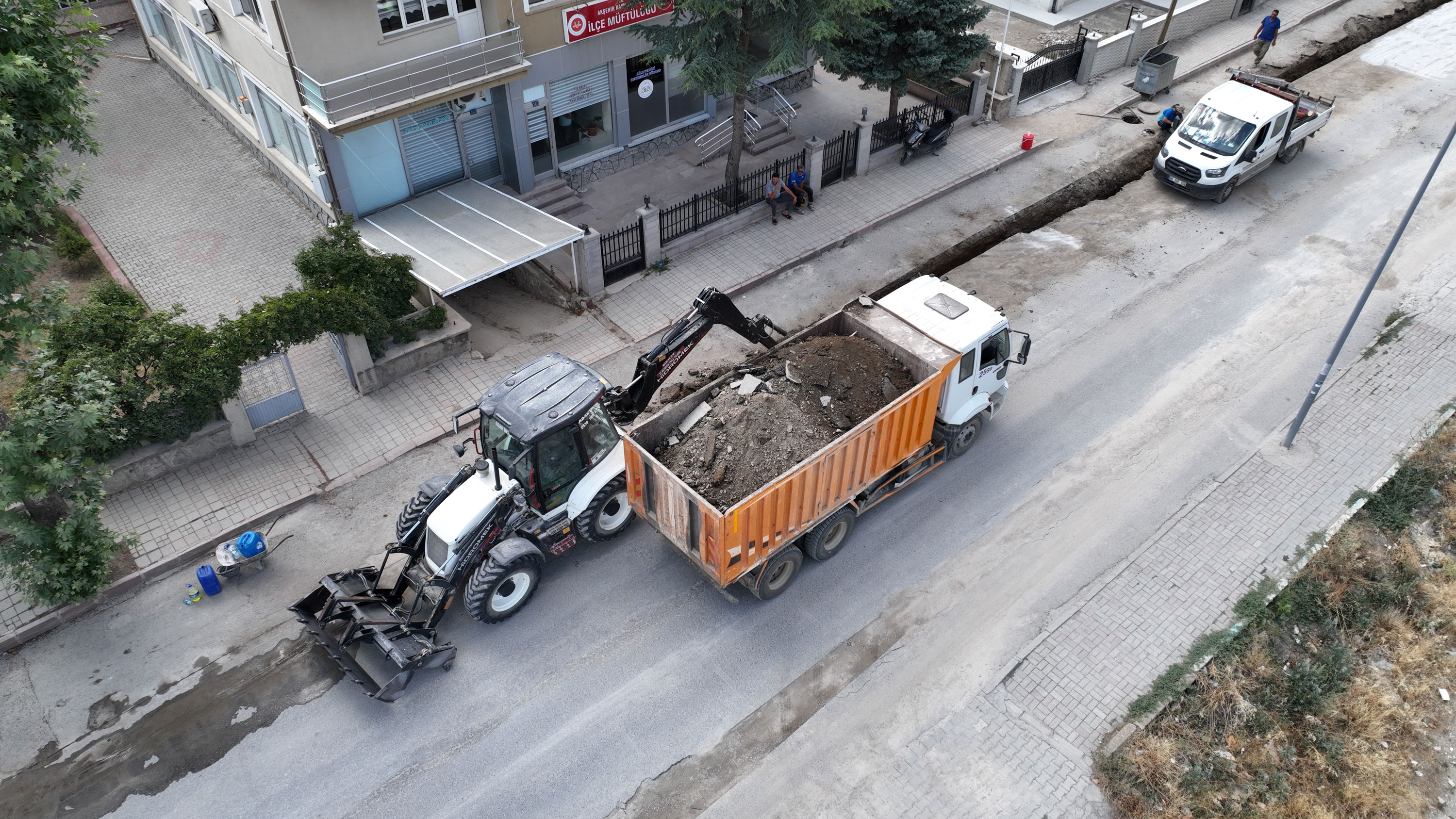 BÜYÜKŞEHİR AKŞEHİR’DE 129 KİLOMETRELİK DEVASA ÇALIŞMANIN YÜZDE 50’SİNİ TAMAMLADI