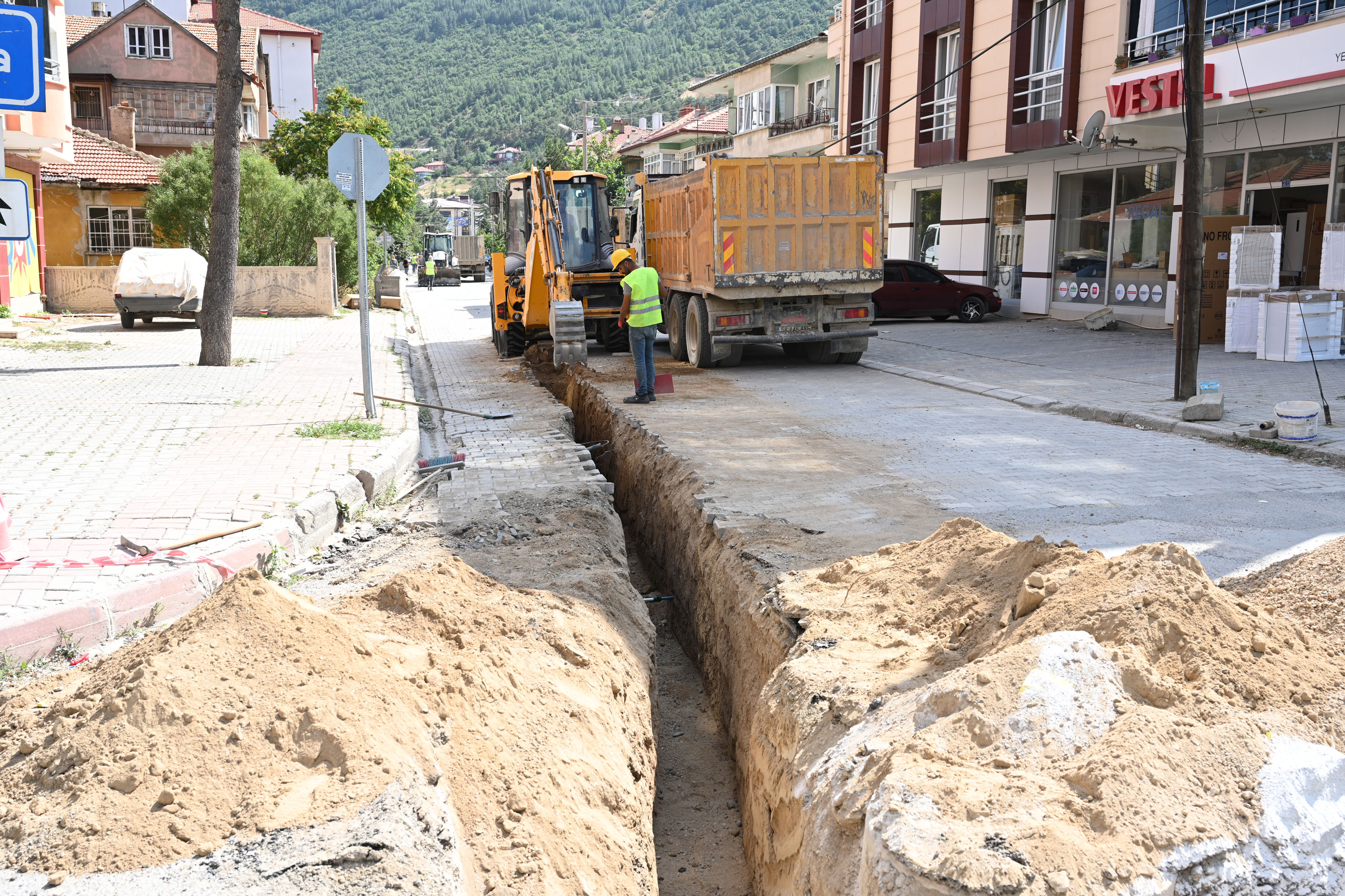 BÜYÜKŞEHİR AKŞEHİR’DE 129 KİLOMETRELİK DEVASA ÇALIŞMANIN YÜZDE 50’SİNİ TAMAMLADI