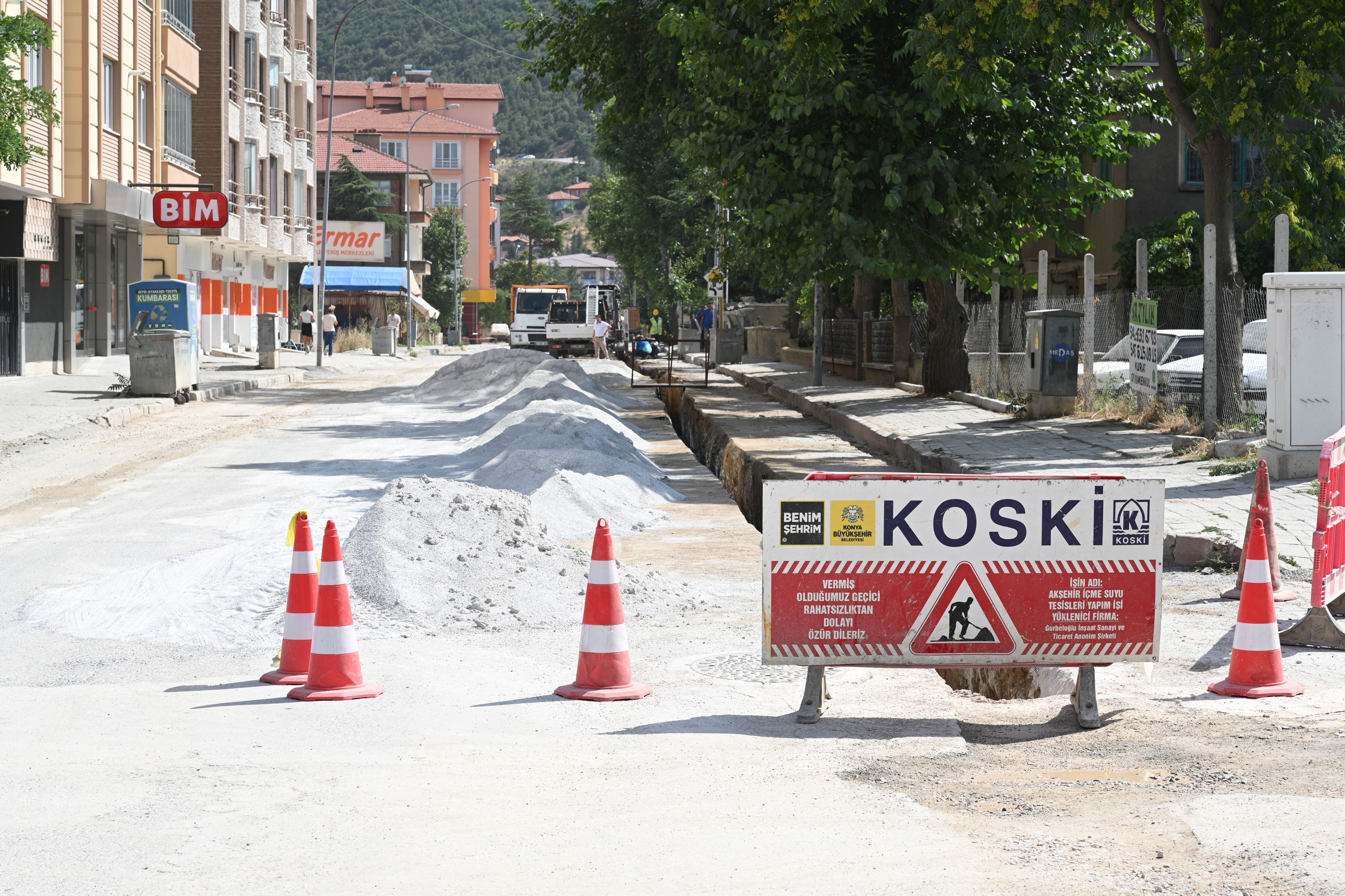 BÜYÜKŞEHİR AKŞEHİR’DE 129 KİLOMETRELİK DEVASA ÇALIŞMANIN YÜZDE 50’SİNİ TAMAMLADI