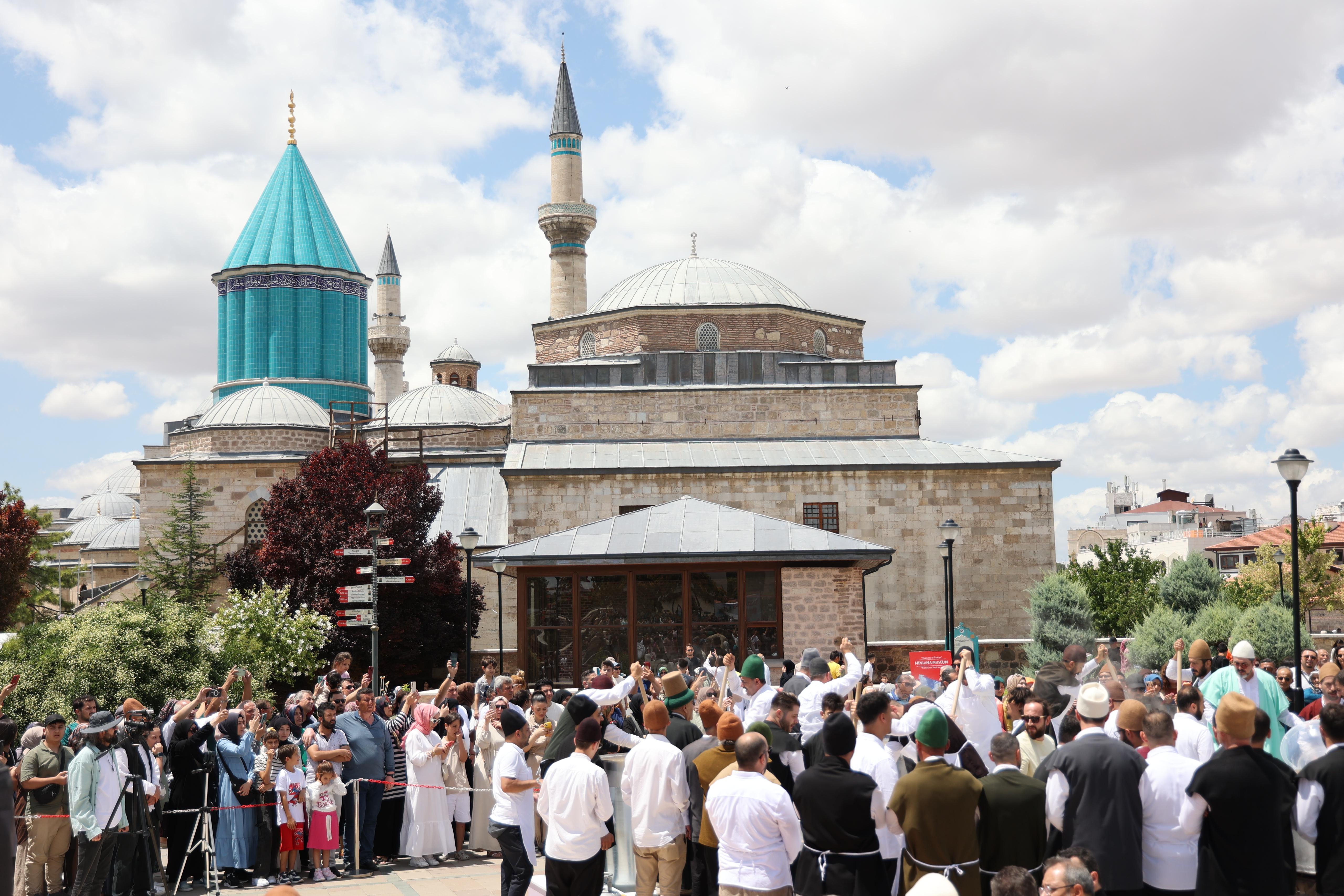 KONYA BÜYÜKŞEHİR VE İRFA, AŞURE GELENEĞİNİ “HUZUR-I PİR’DE AŞURE” PROGRAMIYLA YAŞATIYOR