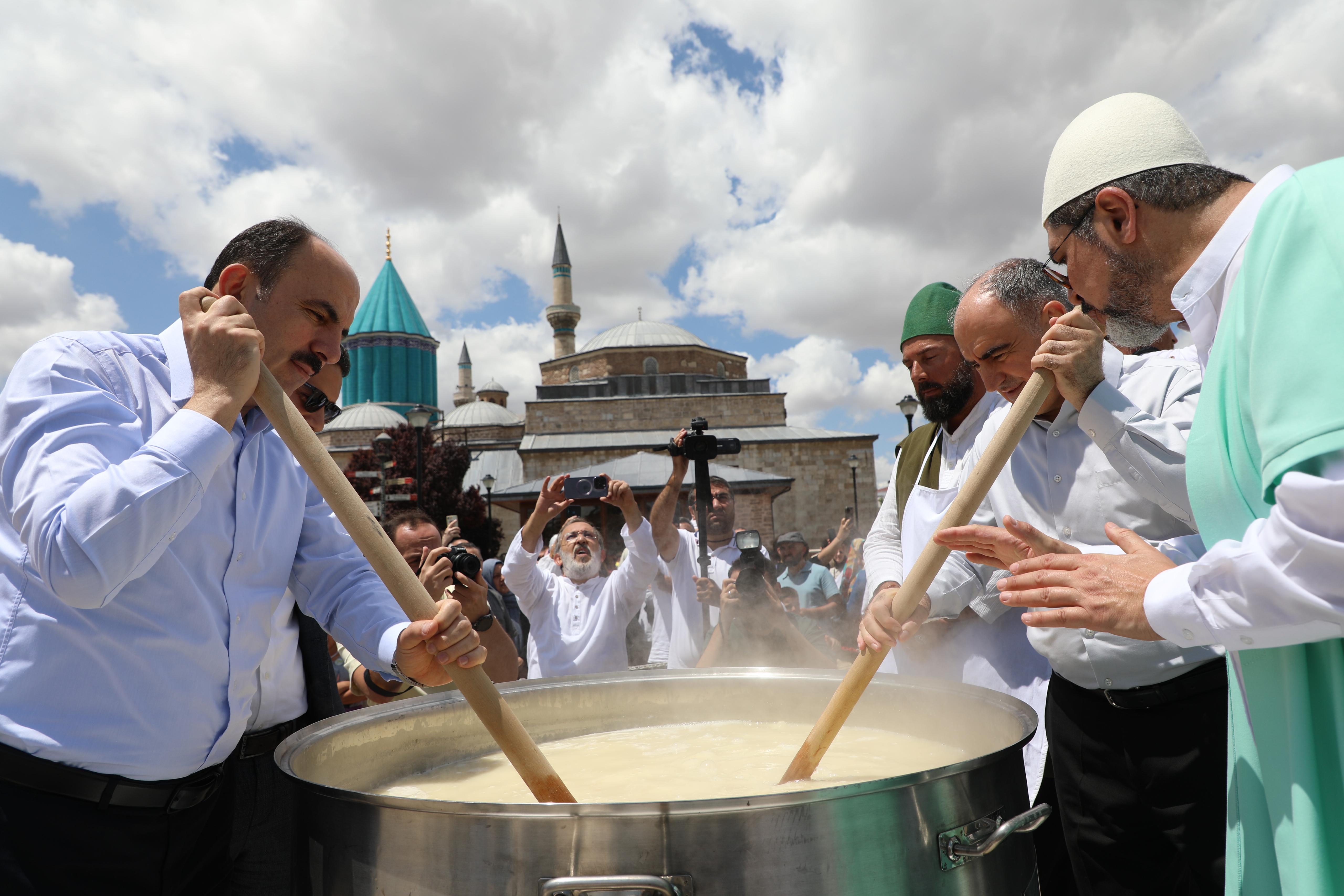 KONYA BÜYÜKŞEHİR VE İRFA, AŞURE GELENEĞİNİ “HUZUR-I PİR’DE AŞURE” PROGRAMIYLA YAŞATIYOR