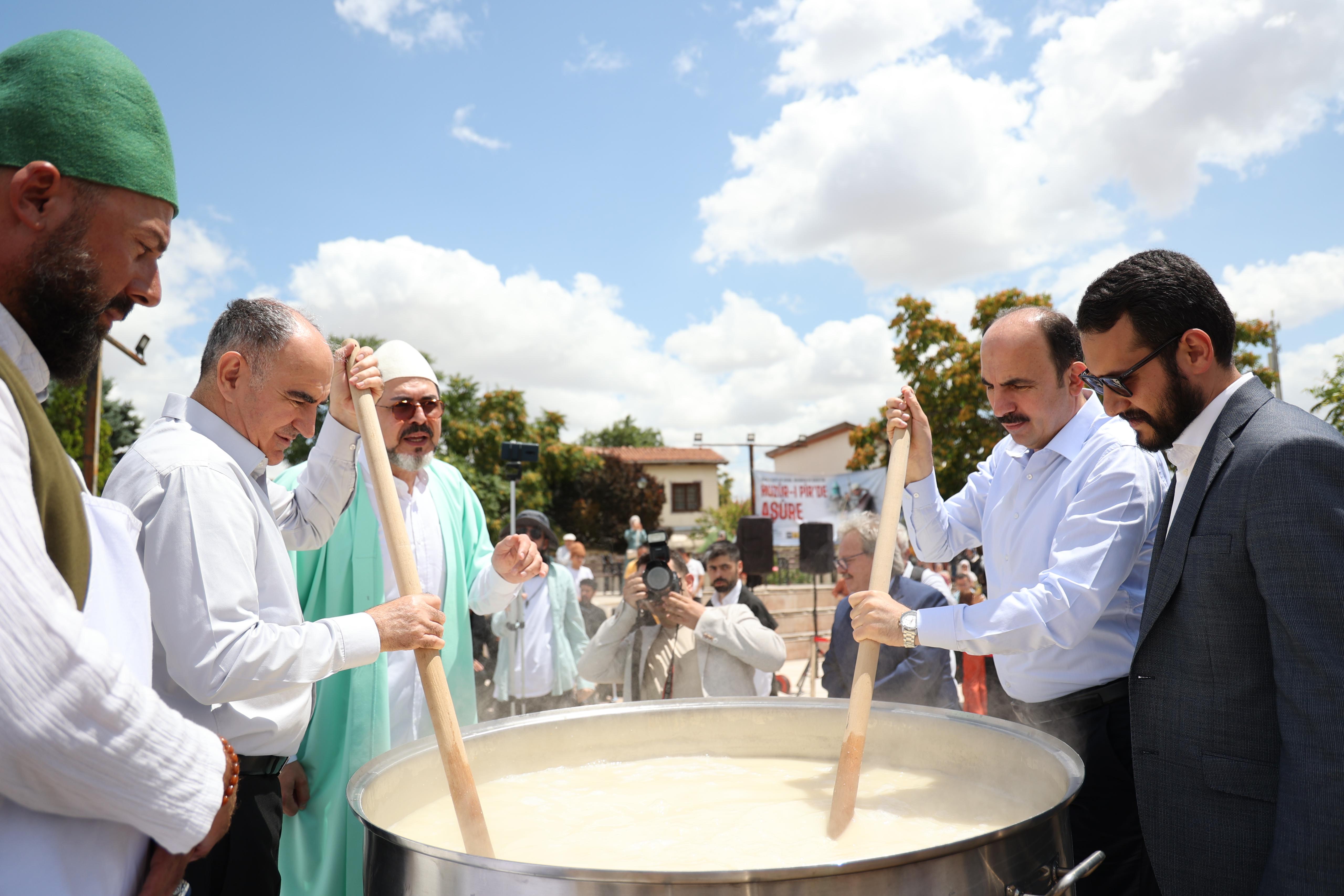 KONYA BÜYÜKŞEHİR VE İRFA, AŞURE GELENEĞİNİ “HUZUR-I PİR’DE AŞURE” PROGRAMIYLA YAŞATIYOR