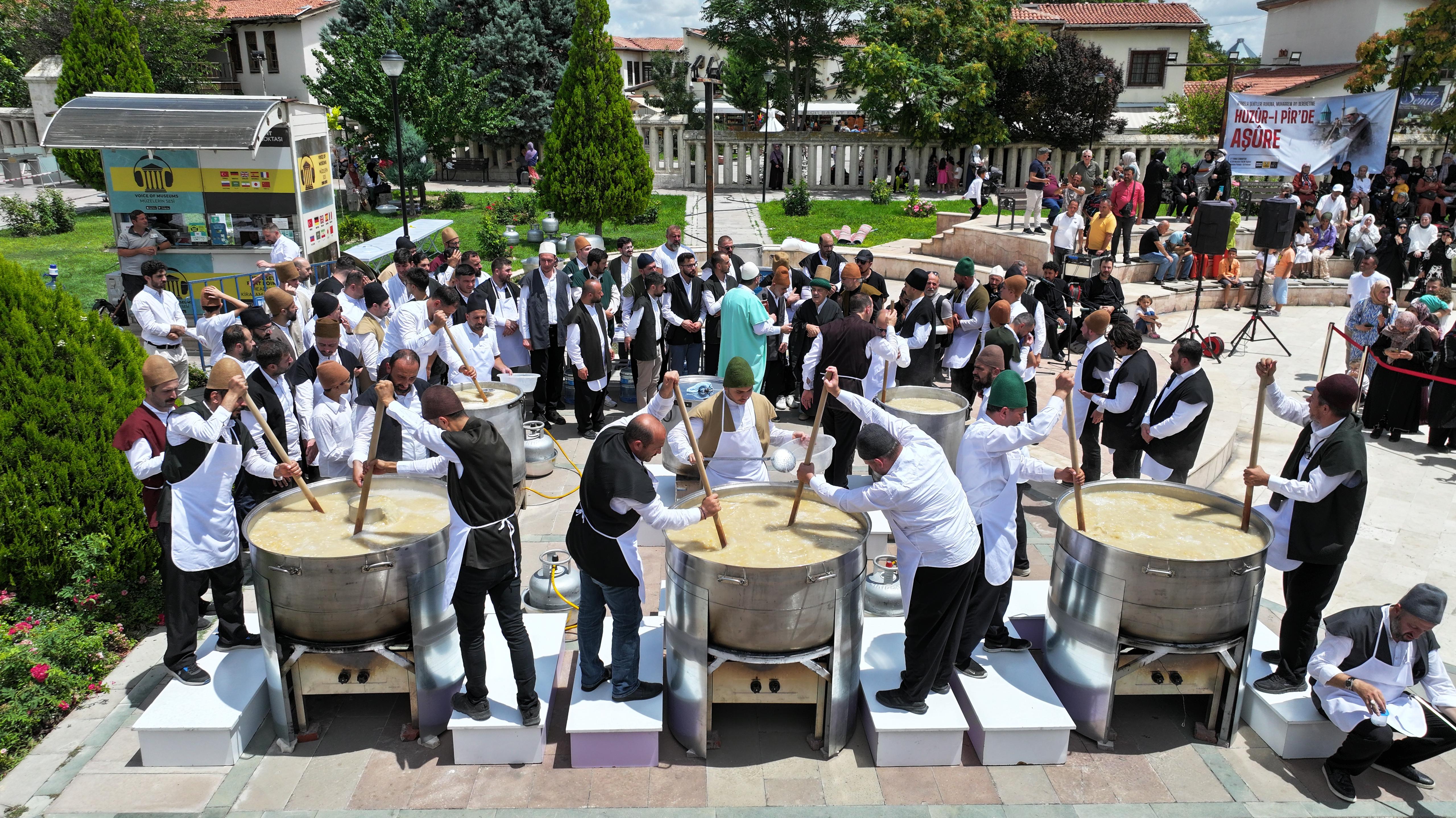 KONYA BÜYÜKŞEHİR VE İRFA, AŞURE GELENEĞİNİ “HUZUR-I PİR’DE AŞURE” PROGRAMIYLA YAŞATIYOR