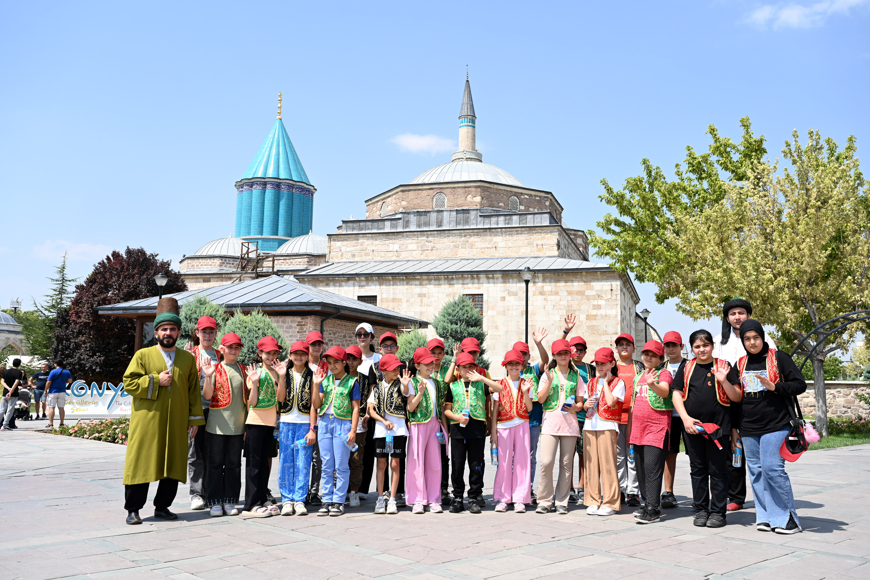 GENÇ KOMEK ÖĞRENCİLERİ KONYA’NIN TARİHİ ŞAHSİYETLERİNİ YAKINDAN TANIYOR