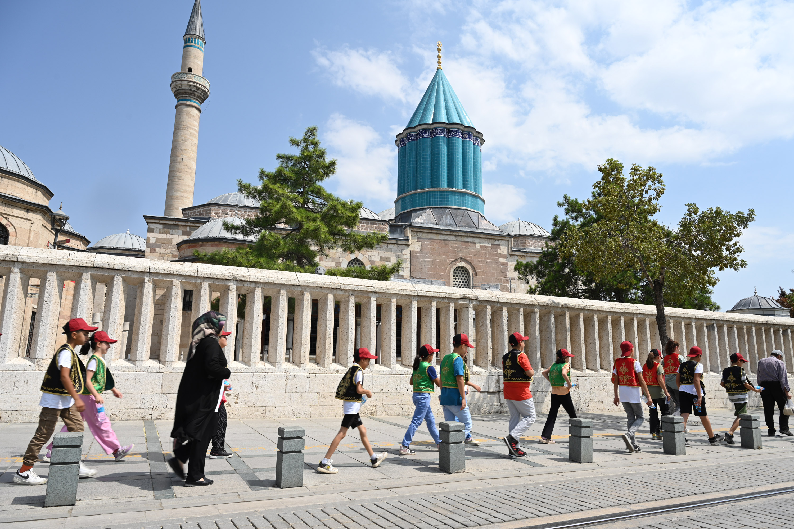 GENÇ KOMEK ÖĞRENCİLERİ KONYA’NIN TARİHİ ŞAHSİYETLERİNİ YAKINDAN TANIYOR