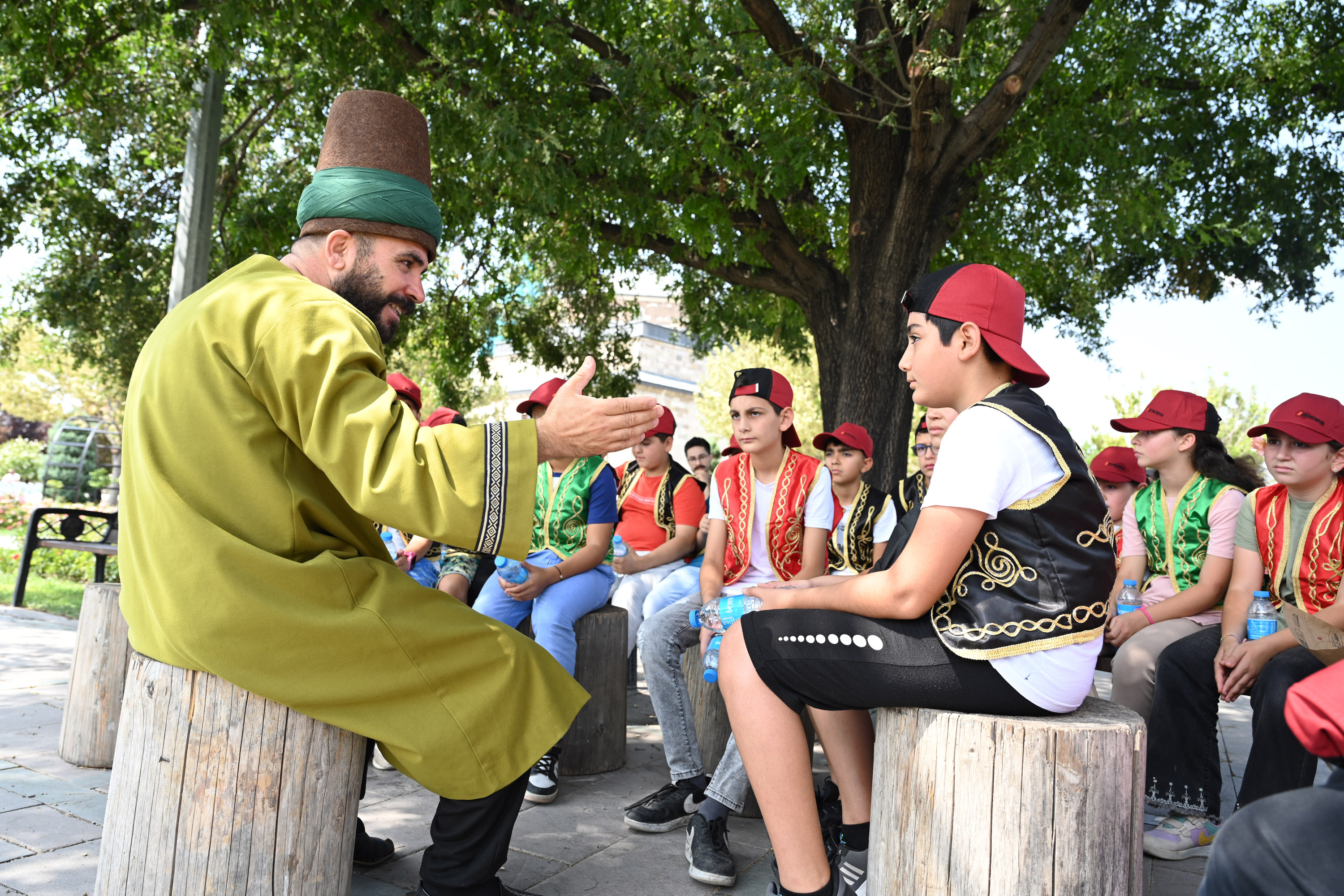 GENÇ KOMEK ÖĞRENCİLERİ KONYA’NIN TARİHİ ŞAHSİYETLERİNİ YAKINDAN TANIYOR