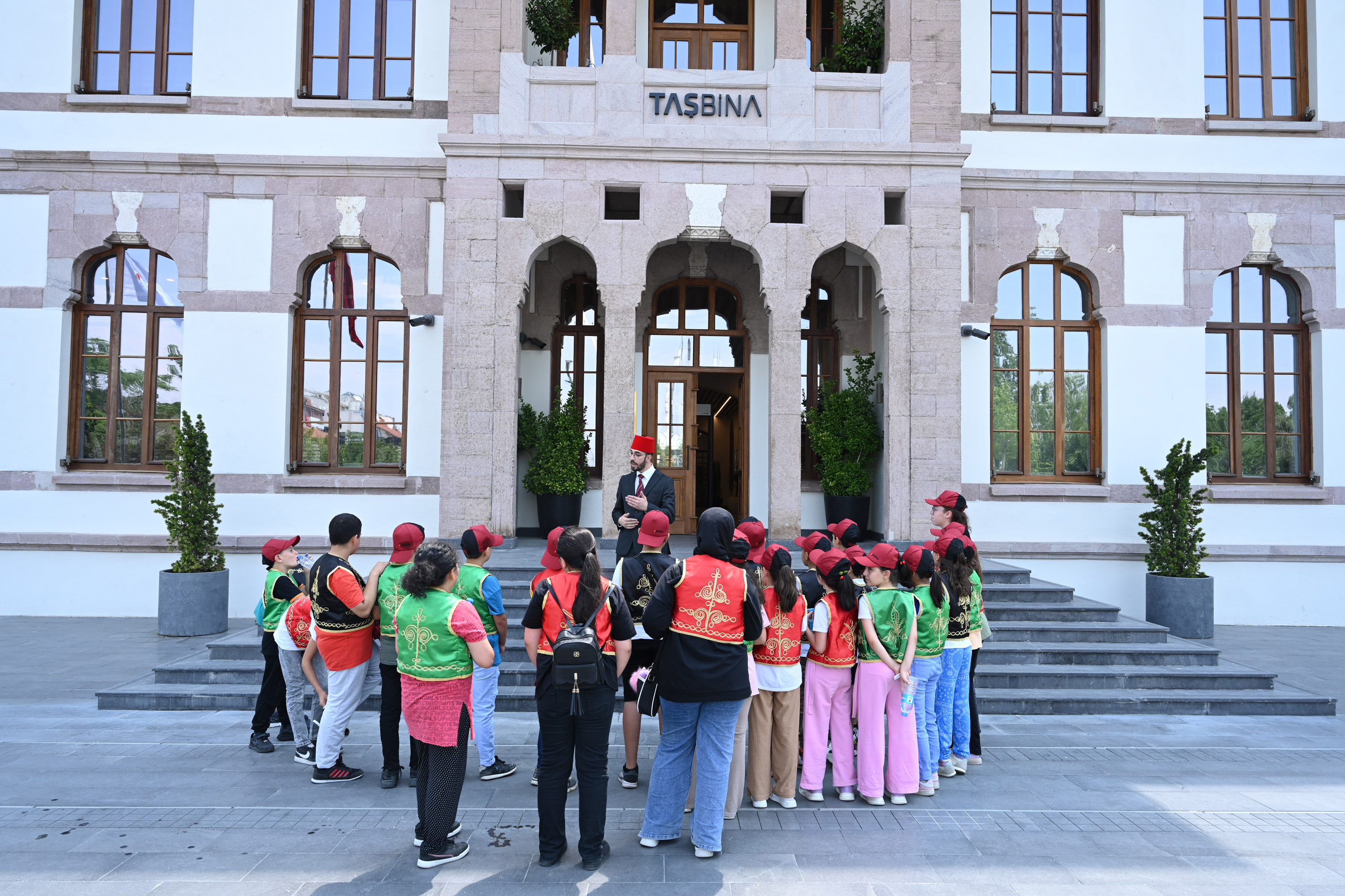 GENÇ KOMEK ÖĞRENCİLERİ KONYA’NIN TARİHİ ŞAHSİYETLERİNİ YAKINDAN TANIYOR