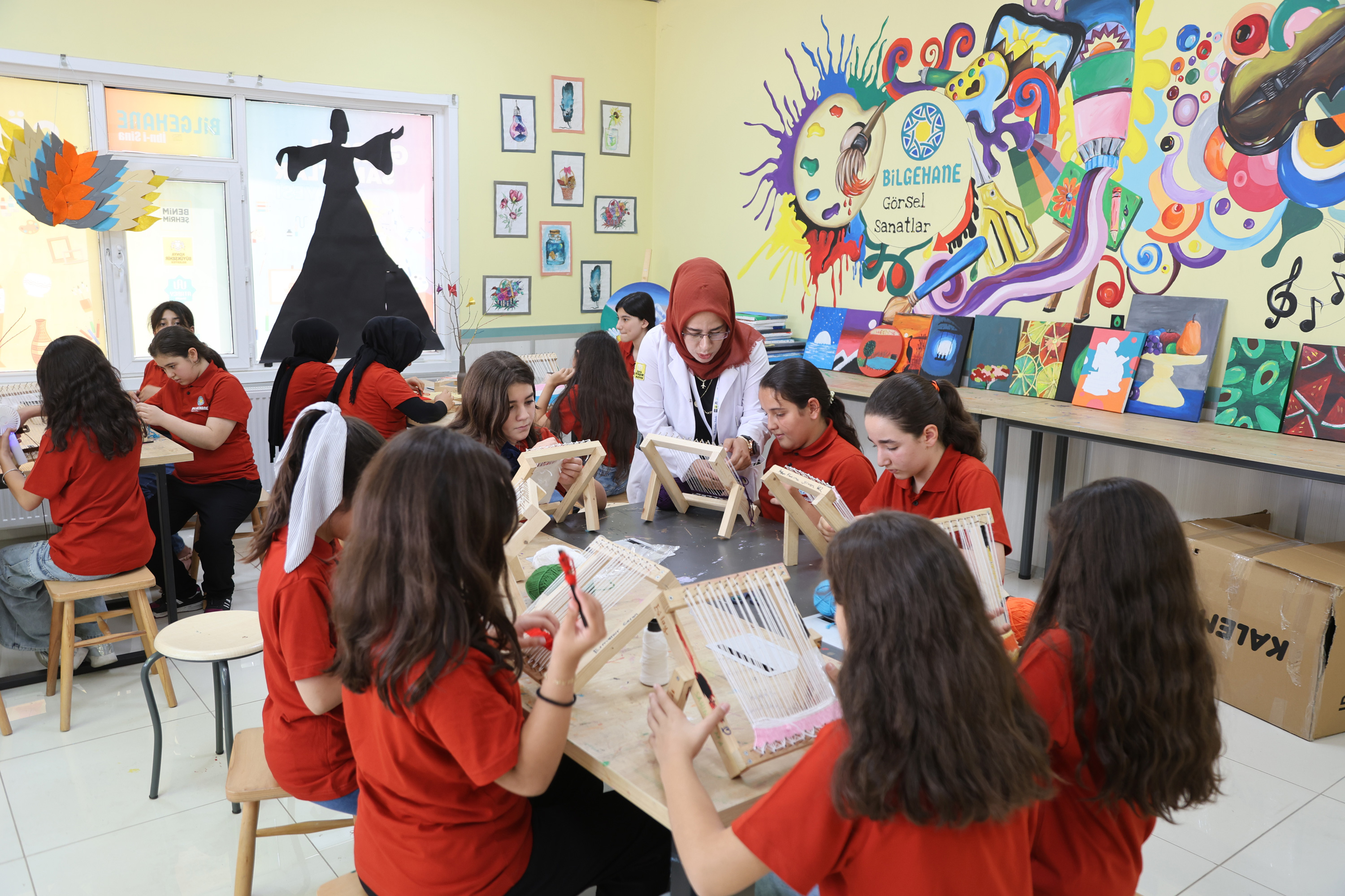 BİLGEHANELERDEKİ EĞİTİCİ ATÖLYELERLE ÖĞRENCİLER YETENEKLERİNİ KEŞFEDİYOR