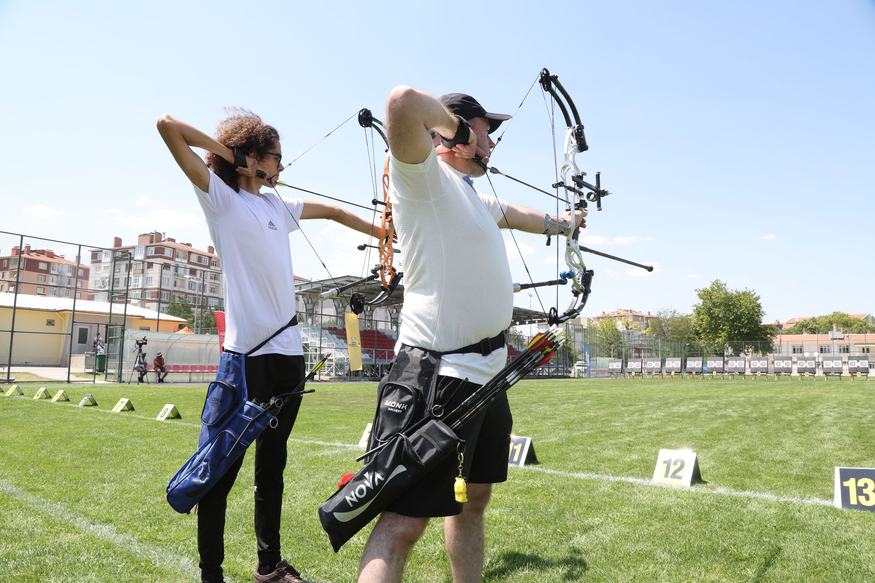 KONYA BÜYÜKŞEHİR İLLER ARASI OKÇULUK TURNUVASI’NDA SPORCULAR HEDEFİ ON İKİDEN VURMAK İÇİN YARIŞTI