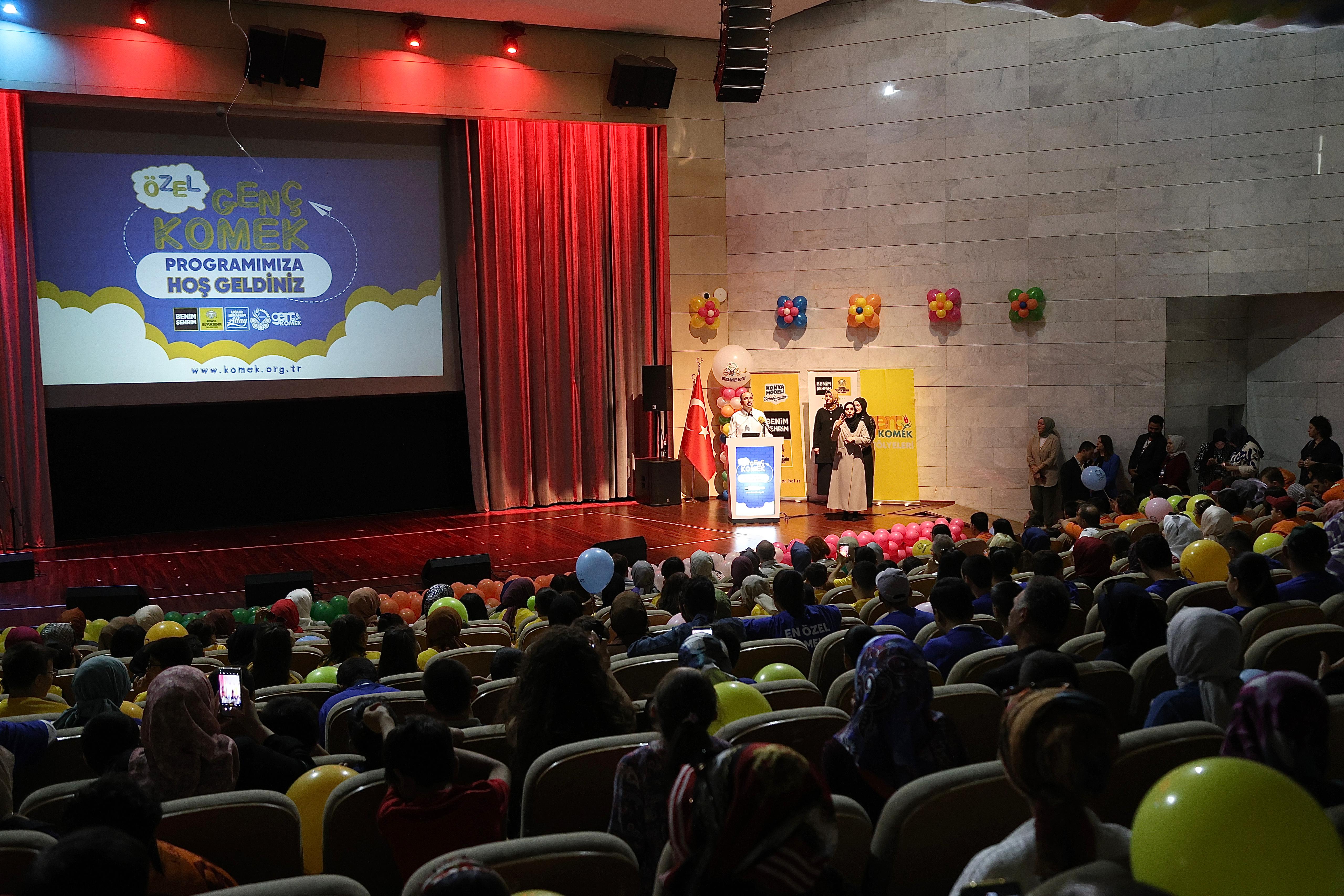 “EN ÖZEL KOMEK”LİLERDEN COŞKULU DÖNEM SONU PROGRAMI