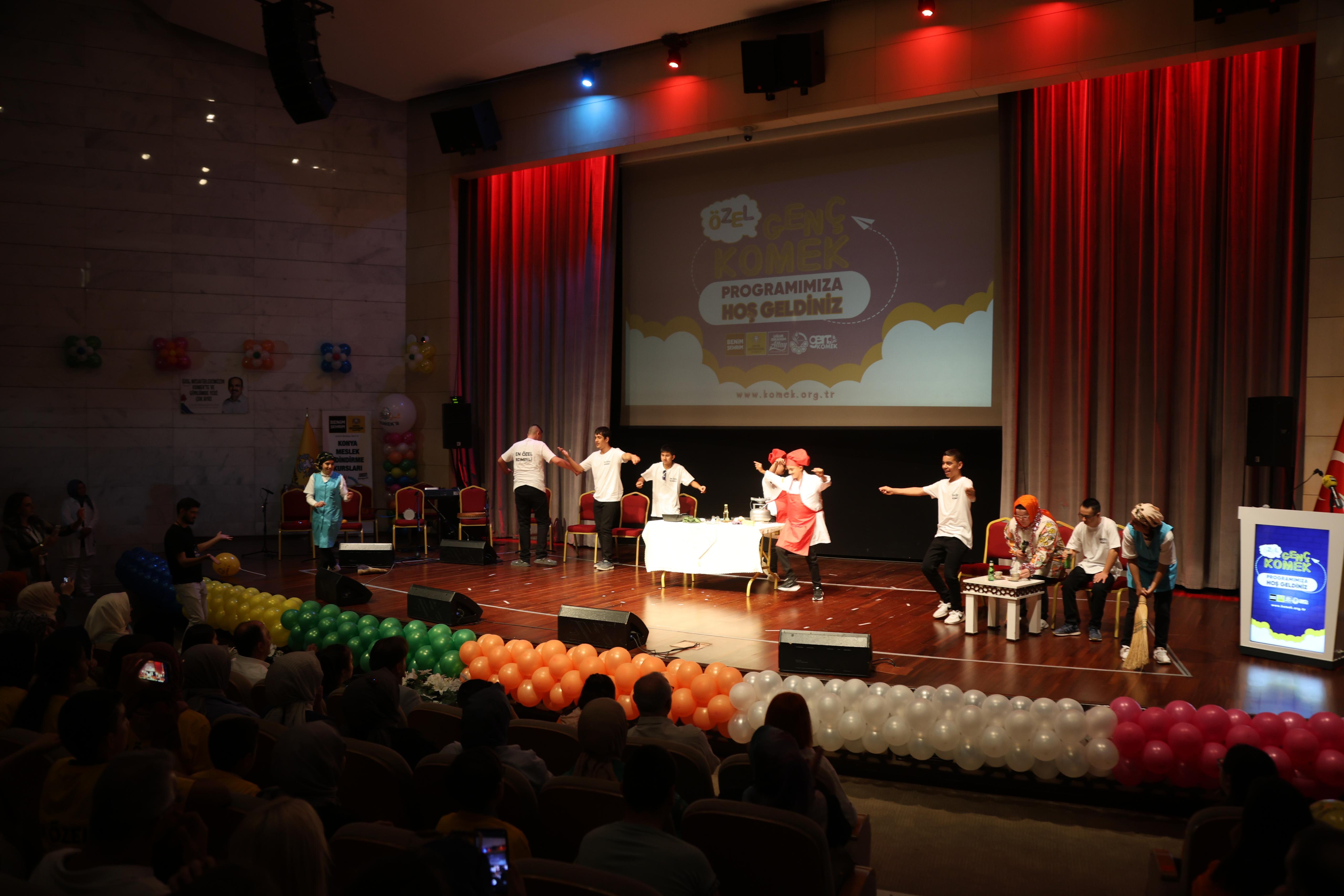 “EN ÖZEL KOMEK”LİLERDEN COŞKULU DÖNEM SONU PROGRAMI