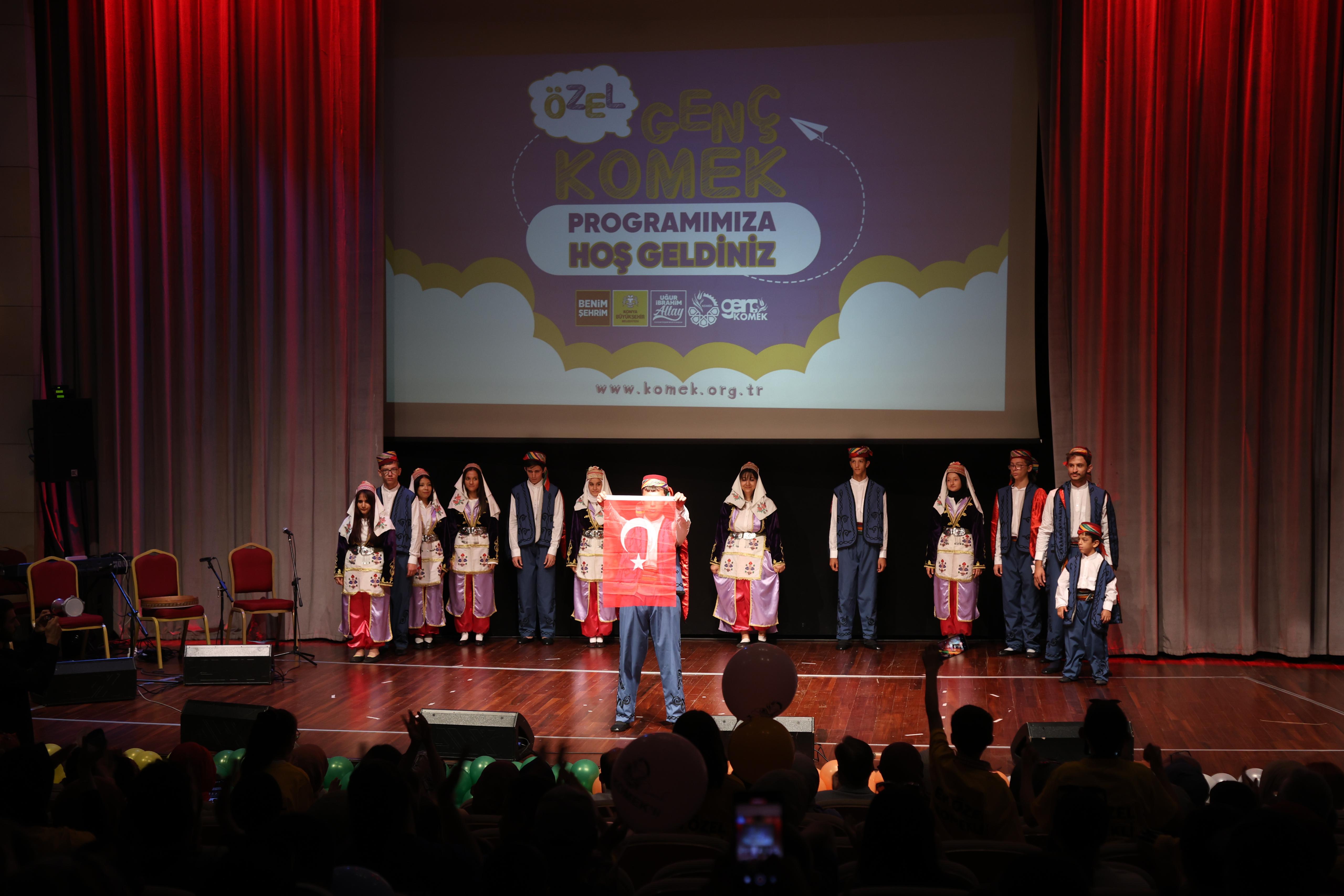 “EN ÖZEL KOMEK”LİLERDEN COŞKULU DÖNEM SONU PROGRAMI