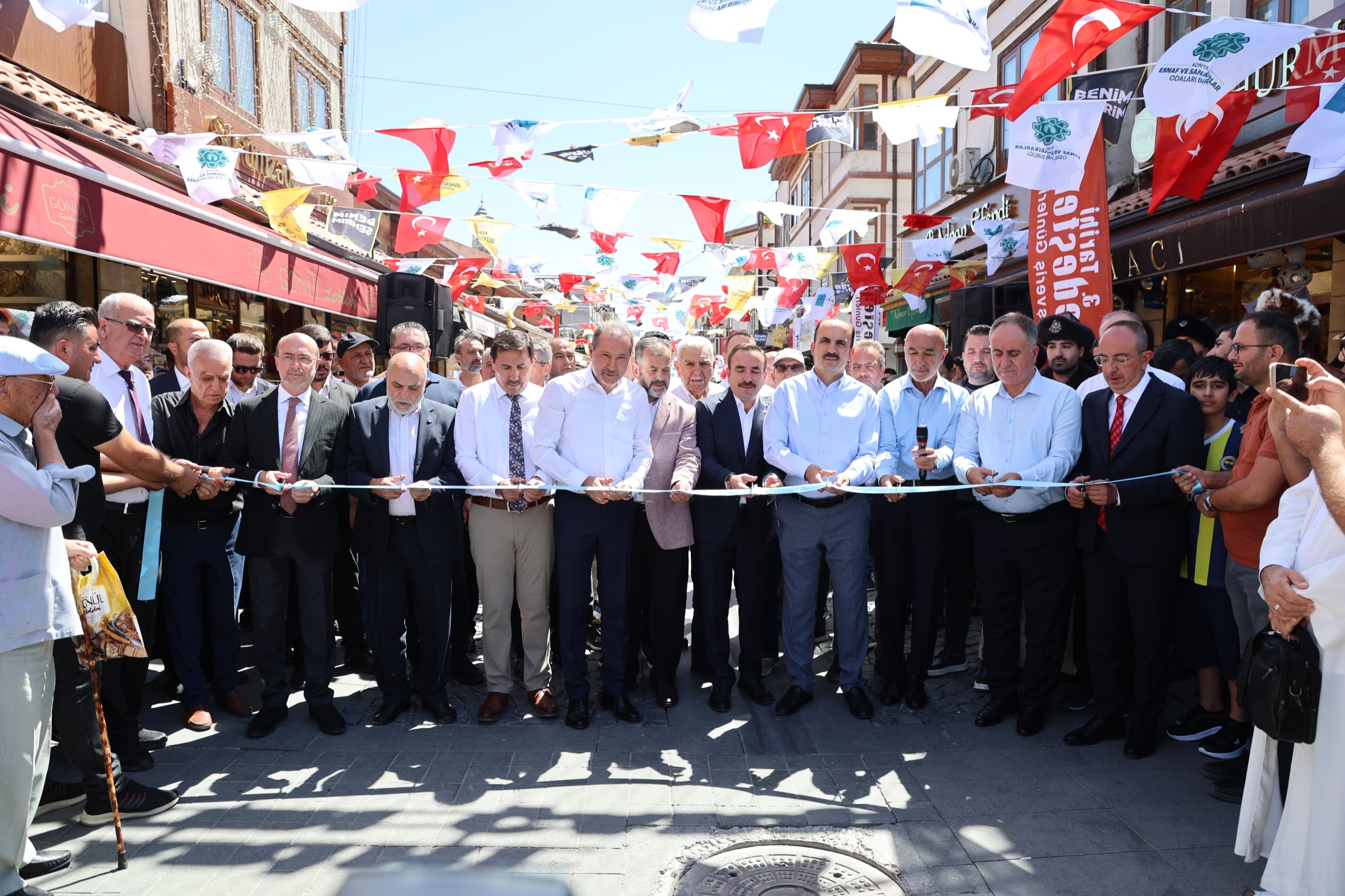 BAŞKAN ALTAY 3. TARİHİ BEDESTEN ALIŞVERİŞ GÜNLERİ’NİN AÇILIŞINI YAPTI