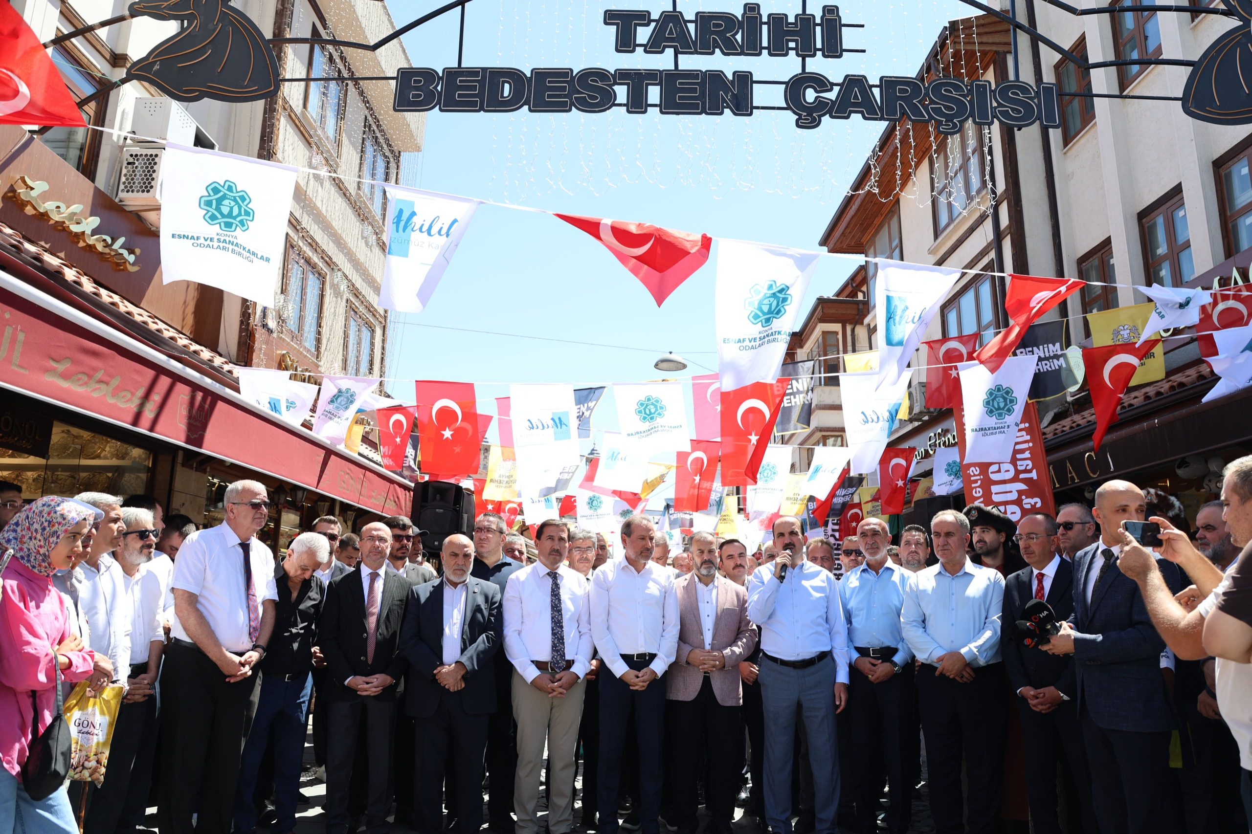 BAŞKAN ALTAY 3. TARİHİ BEDESTEN ALIŞVERİŞ GÜNLERİ’NİN AÇILIŞINI YAPTI