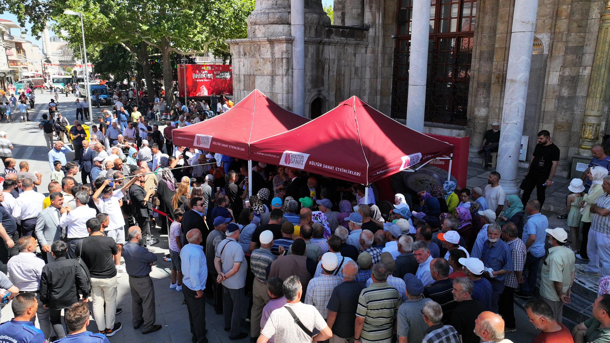 BAŞKAN ALTAY 3. TARİHİ BEDESTEN ALIŞVERİŞ GÜNLERİ’NİN AÇILIŞINI YAPTI