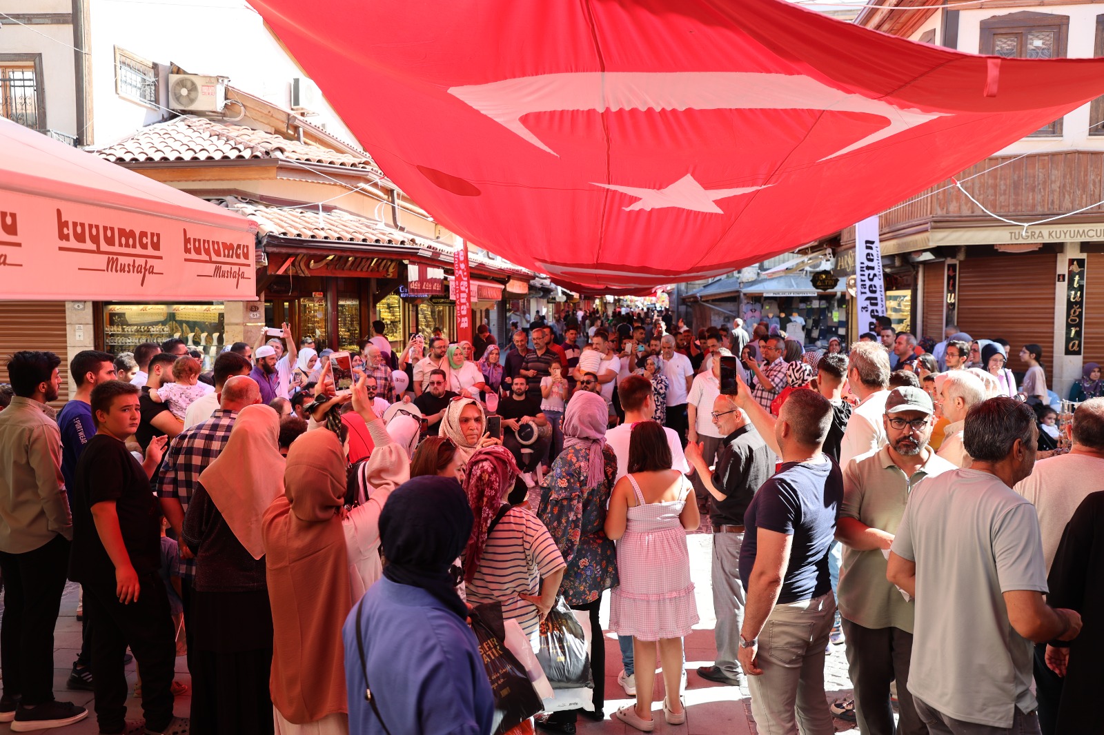 BAŞKAN ALTAY 3. TARİHİ BEDESTEN ALIŞVERİŞ GÜNLERİ’NE KATILAN HERKESE TEŞEKKÜR ETTİ