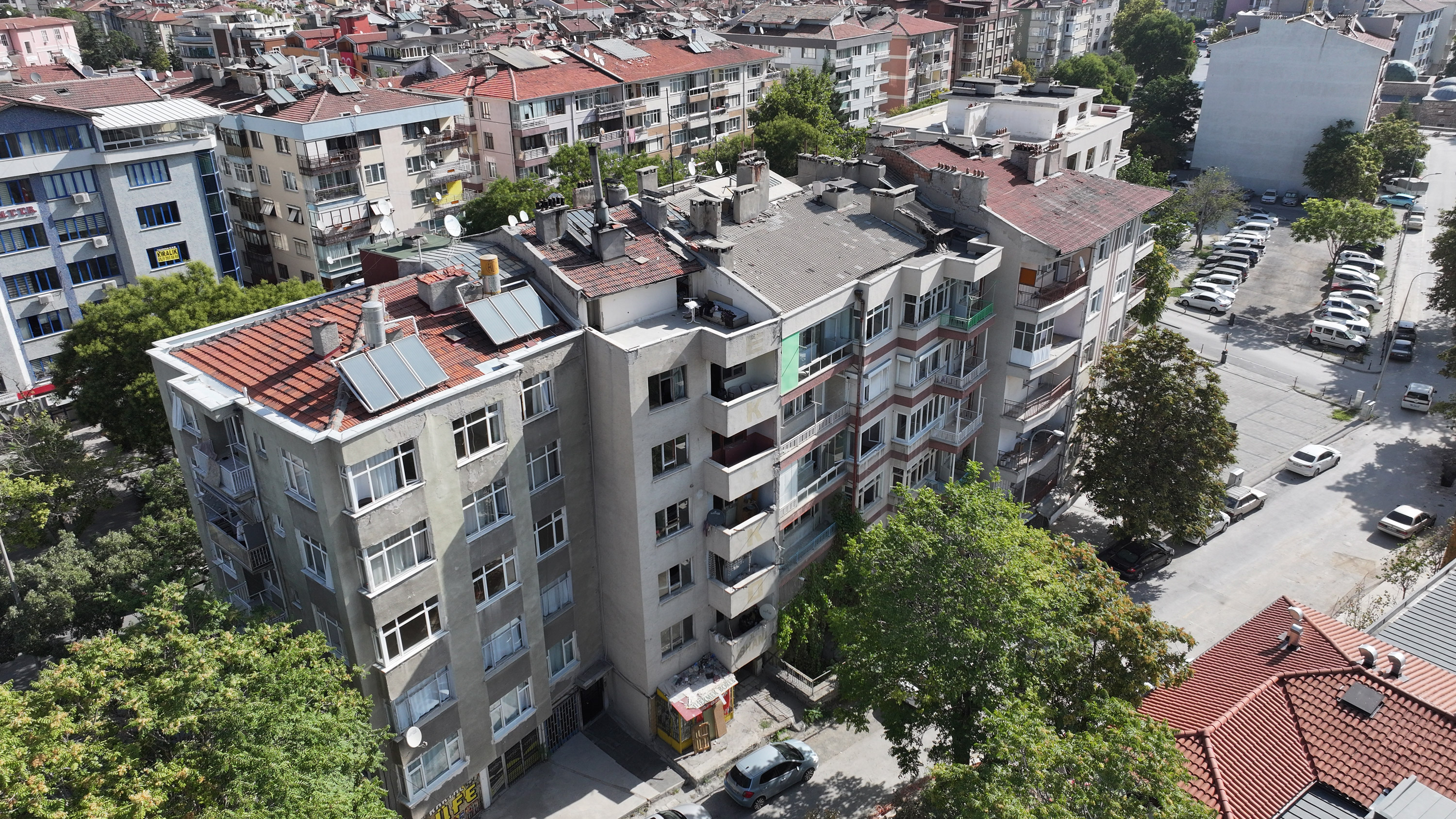 BAŞKAN ALTAY: “RİSKLİ BİNA STOĞUNU AZALTIYOR, YEŞİL DOKUYU ARTIRIYORUZ”