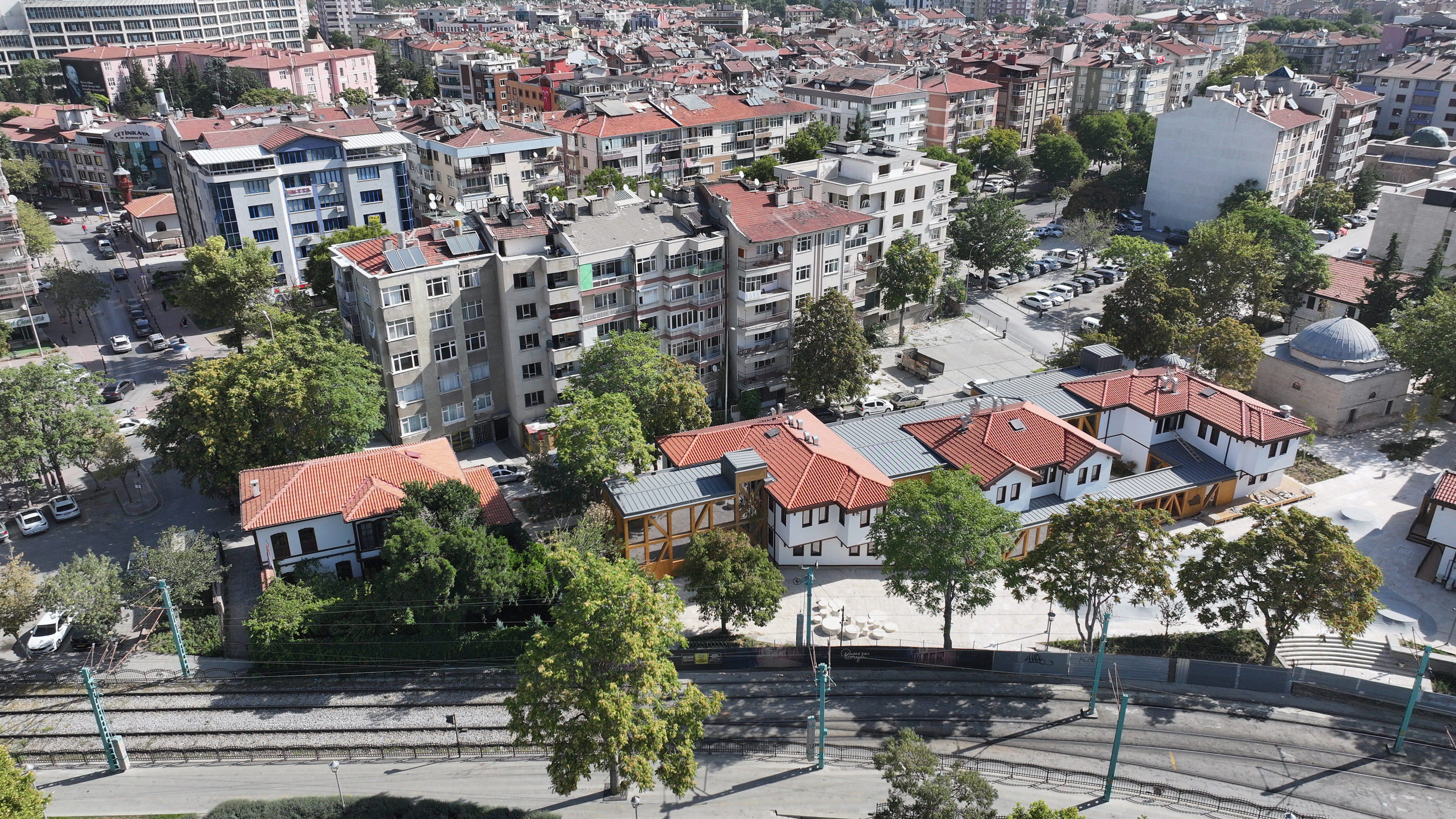 BAŞKAN ALTAY: “RİSKLİ BİNA STOĞUNU AZALTIYOR, YEŞİL DOKUYU ARTIRIYORUZ”