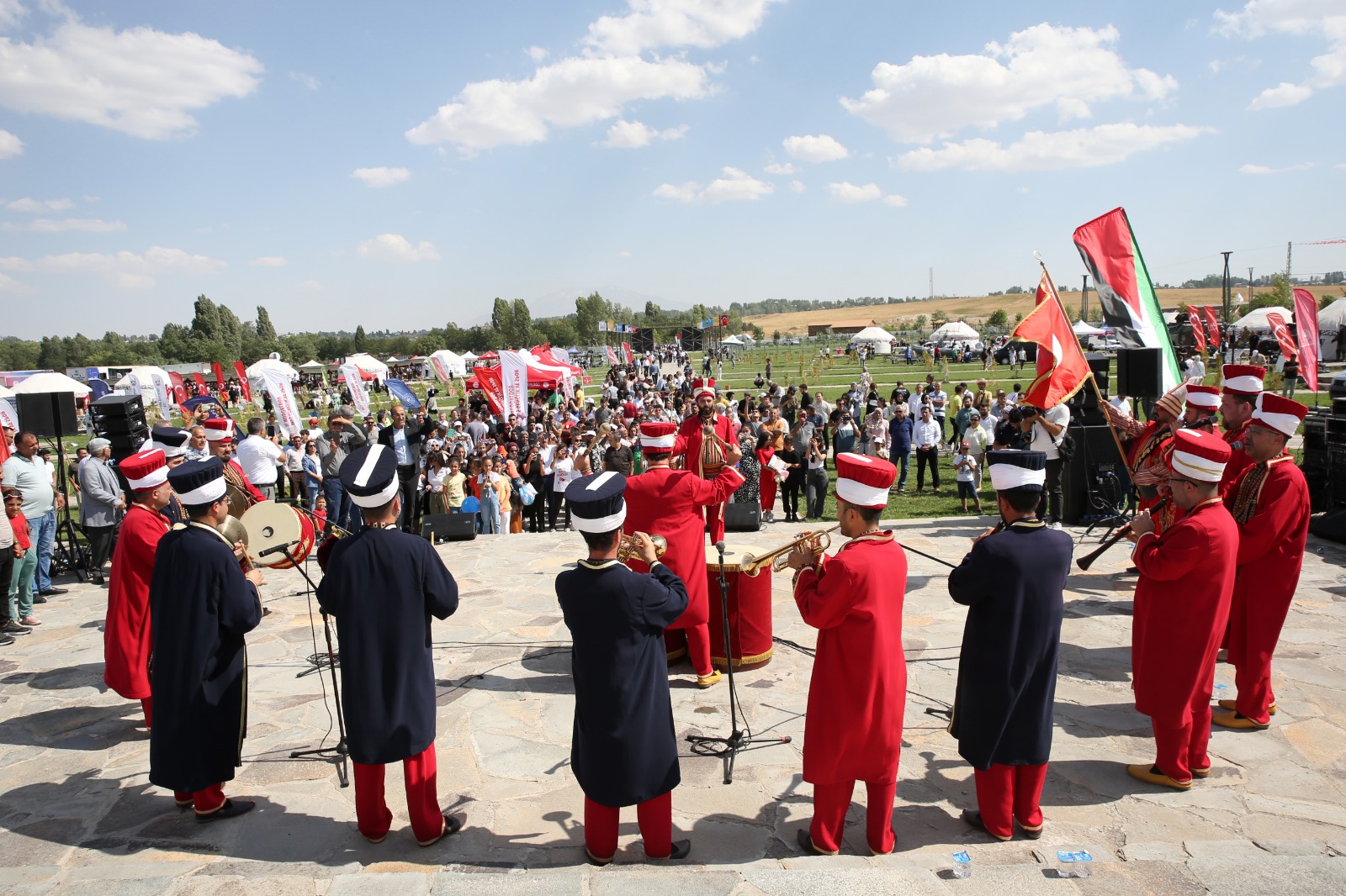 KONYA BÜYÜKŞEHİR MALAZGİRT ZAFERİ’NİN 953. YIL DÖNÜMÜ COŞKUSUNA EŞLİK EDİYOR