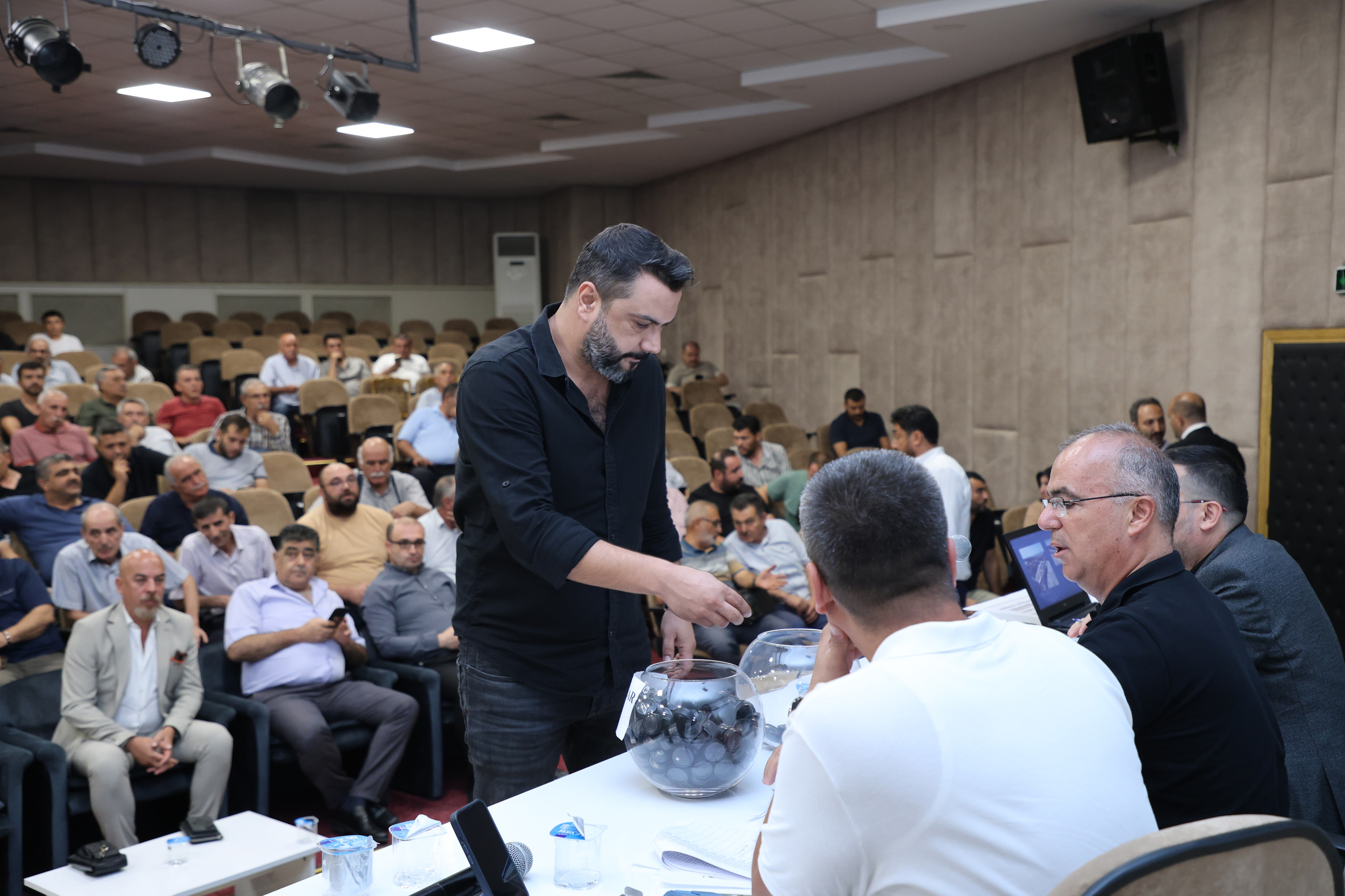YENİ KAMYON GARAJI’NDA HAK SAHİBİ ESNAFLAR İÇİN KURALAR ÇEKİLDİ