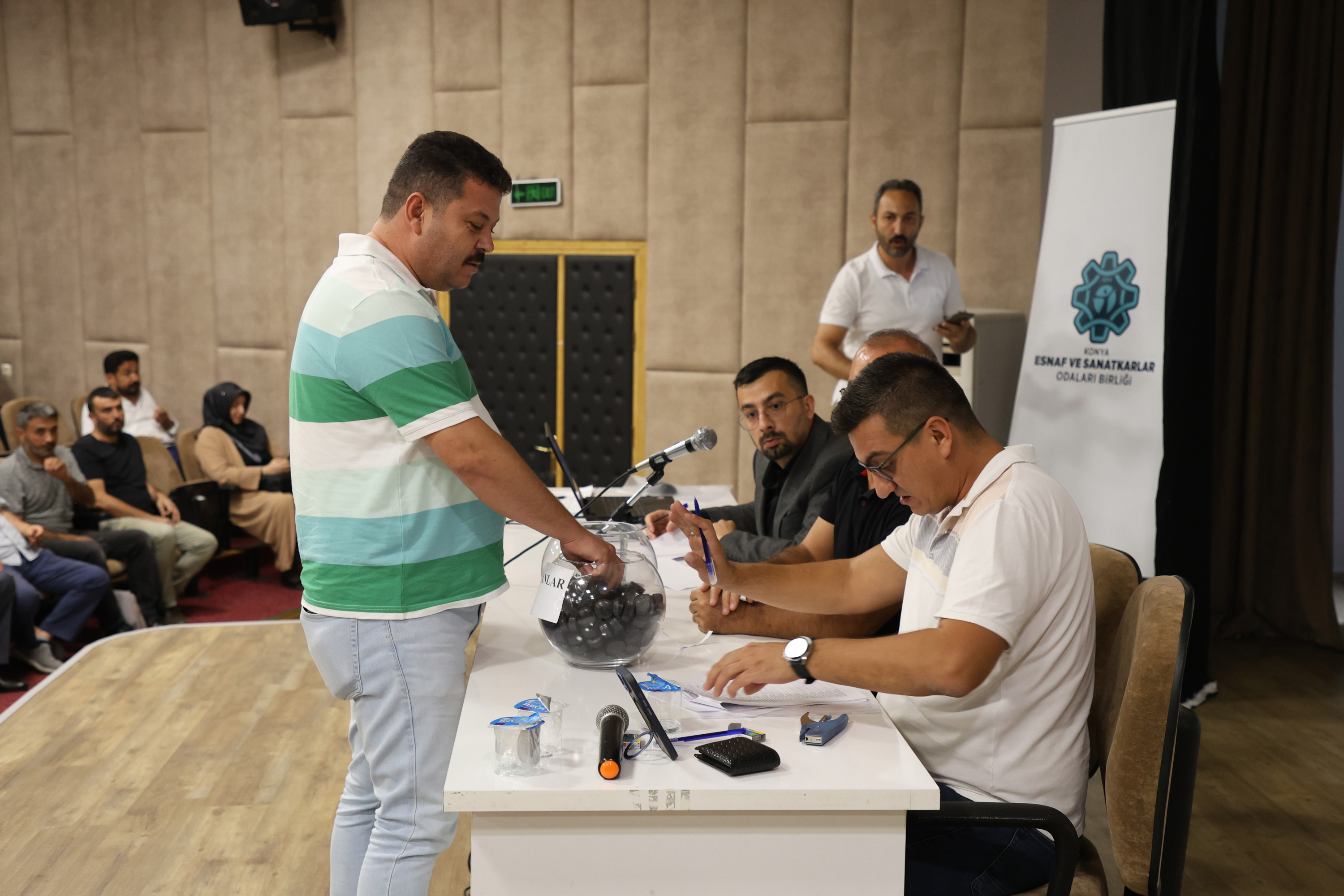YENİ KAMYON GARAJI’NDA HAK SAHİBİ ESNAFLAR İÇİN KURALAR ÇEKİLDİ