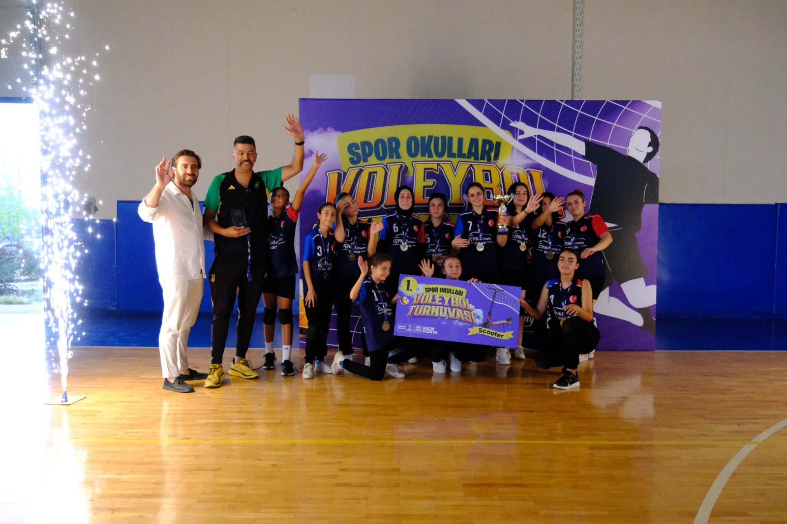 KONYA BÜYÜKŞEHİR YAZ SPOR OKULLARINDA FUTBOL VE VOLEYBOL TURNUVALARININ FİNALLERİ YAPILDI