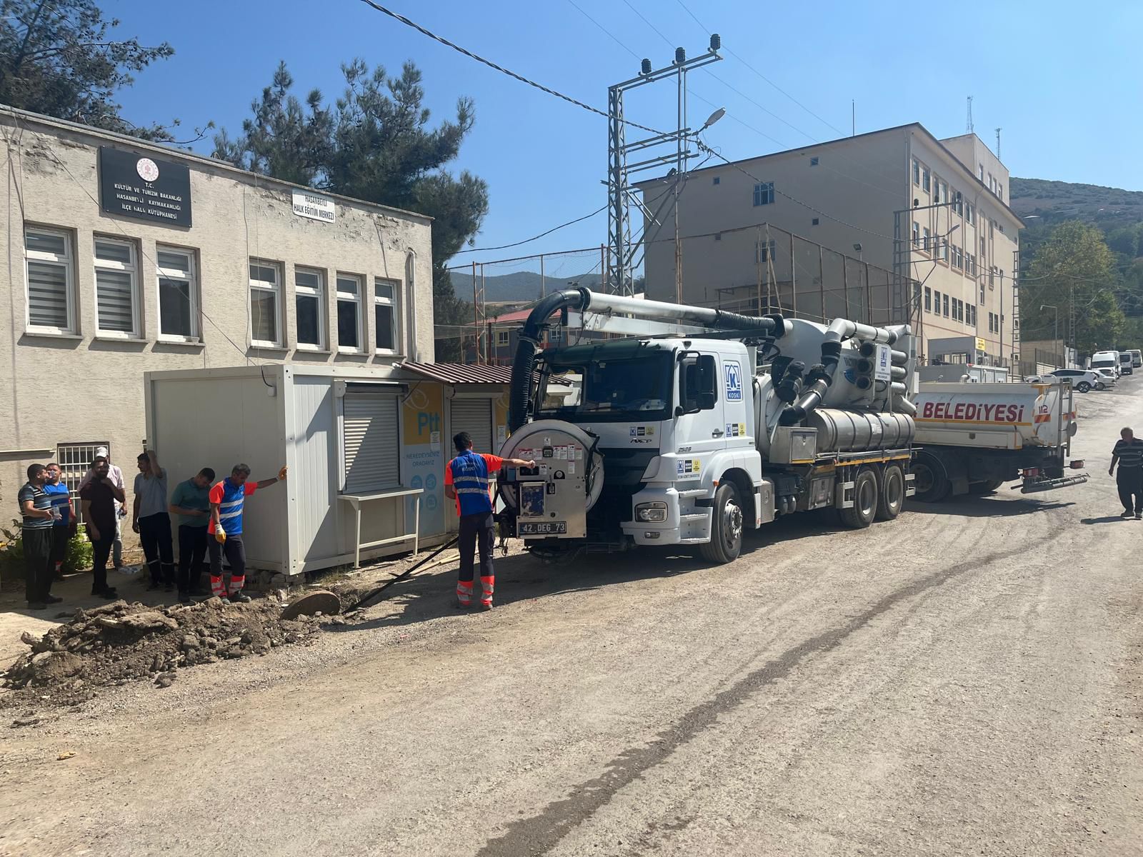 KONYA BÜYÜKŞEHİR OSMANİYE’DE DEPREMDE OLUŞAN ALTYAPI HASARLARINI ONARIYOR