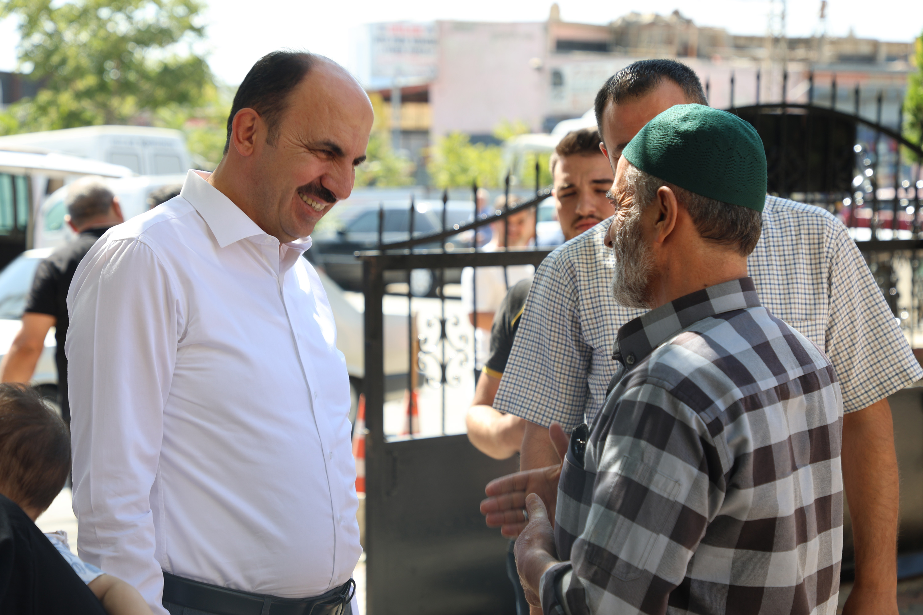BAŞKAN ALTAY ZAFER SANAYİ’DE ESNAFLARLA BULUŞTU