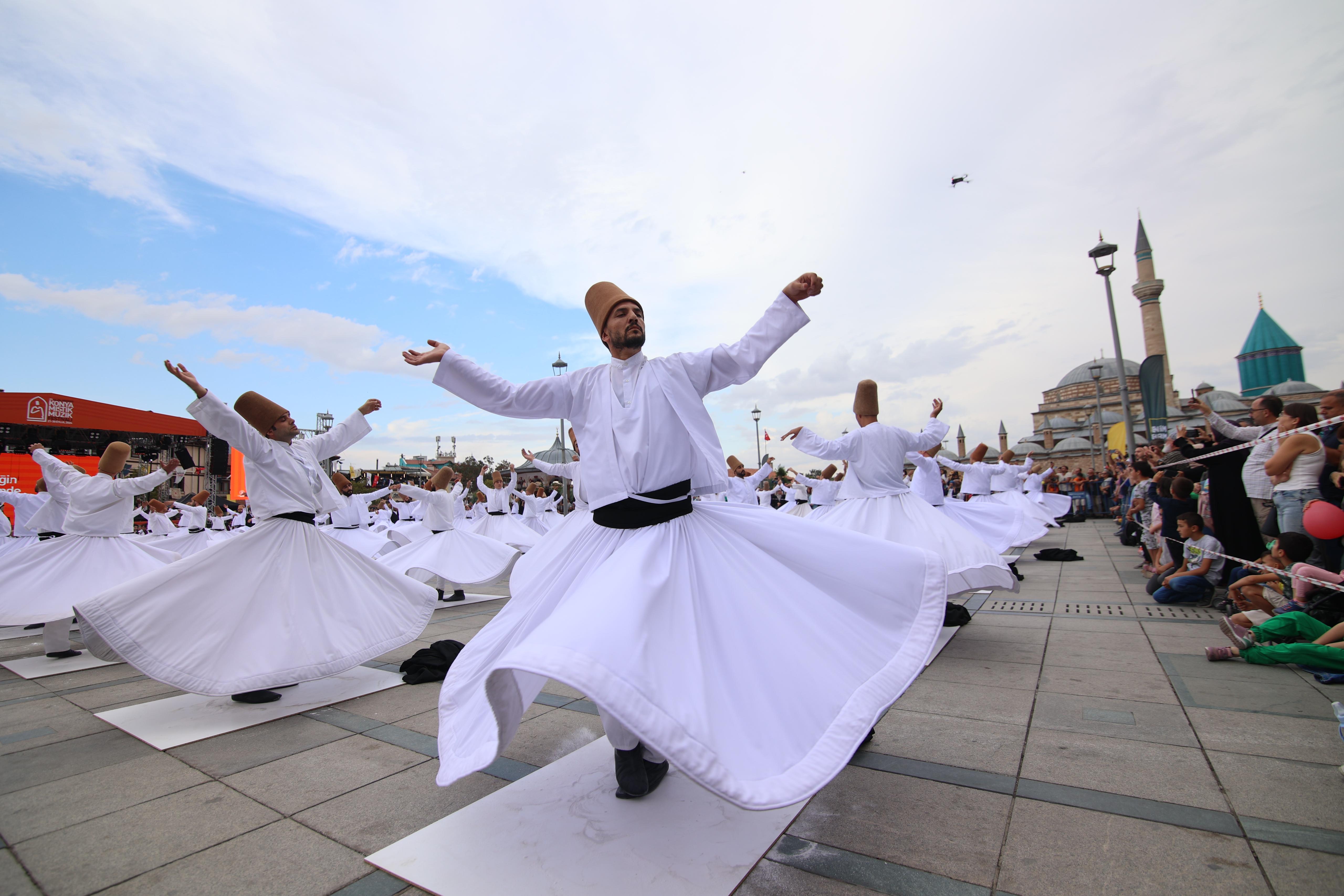 DÜNYAYI KONYA’DA BULUŞTURAN 21. MİSTİK MÜZİK FESTİVALİ COŞKUYLA BAŞLADI