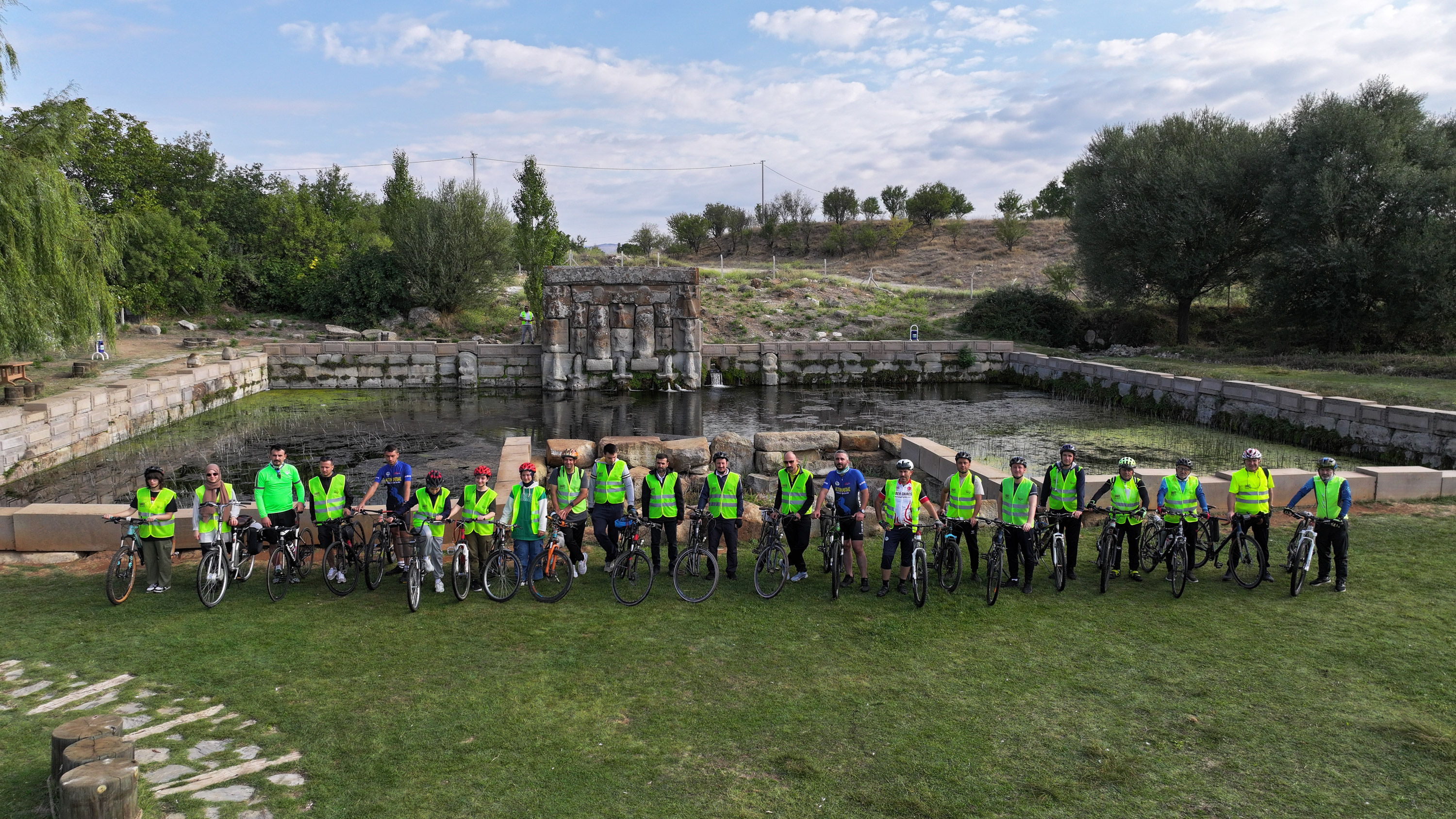 KONYA’DA BİSİKLETSEVERLER TARİHİ VE DOĞAL GÜZELLİKLERİ PEDAL ÇEVİREREK KEŞFEDİYOR