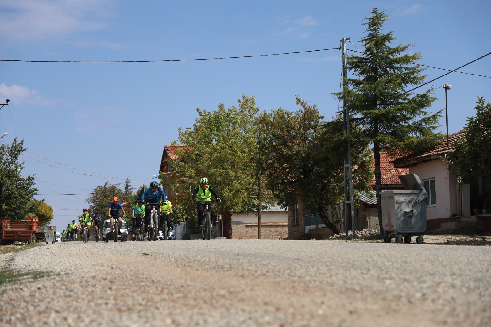 KONYA’DA BİSİKLETSEVERLER TARİHİ VE DOĞAL GÜZELLİKLERİ PEDAL ÇEVİREREK KEŞFEDİYOR