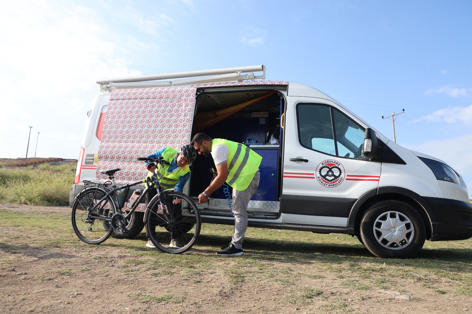 KONYA’DA BİSİKLETSEVERLER TARİHİ VE DOĞAL GÜZELLİKLERİ PEDAL ÇEVİREREK KEŞFEDİYOR