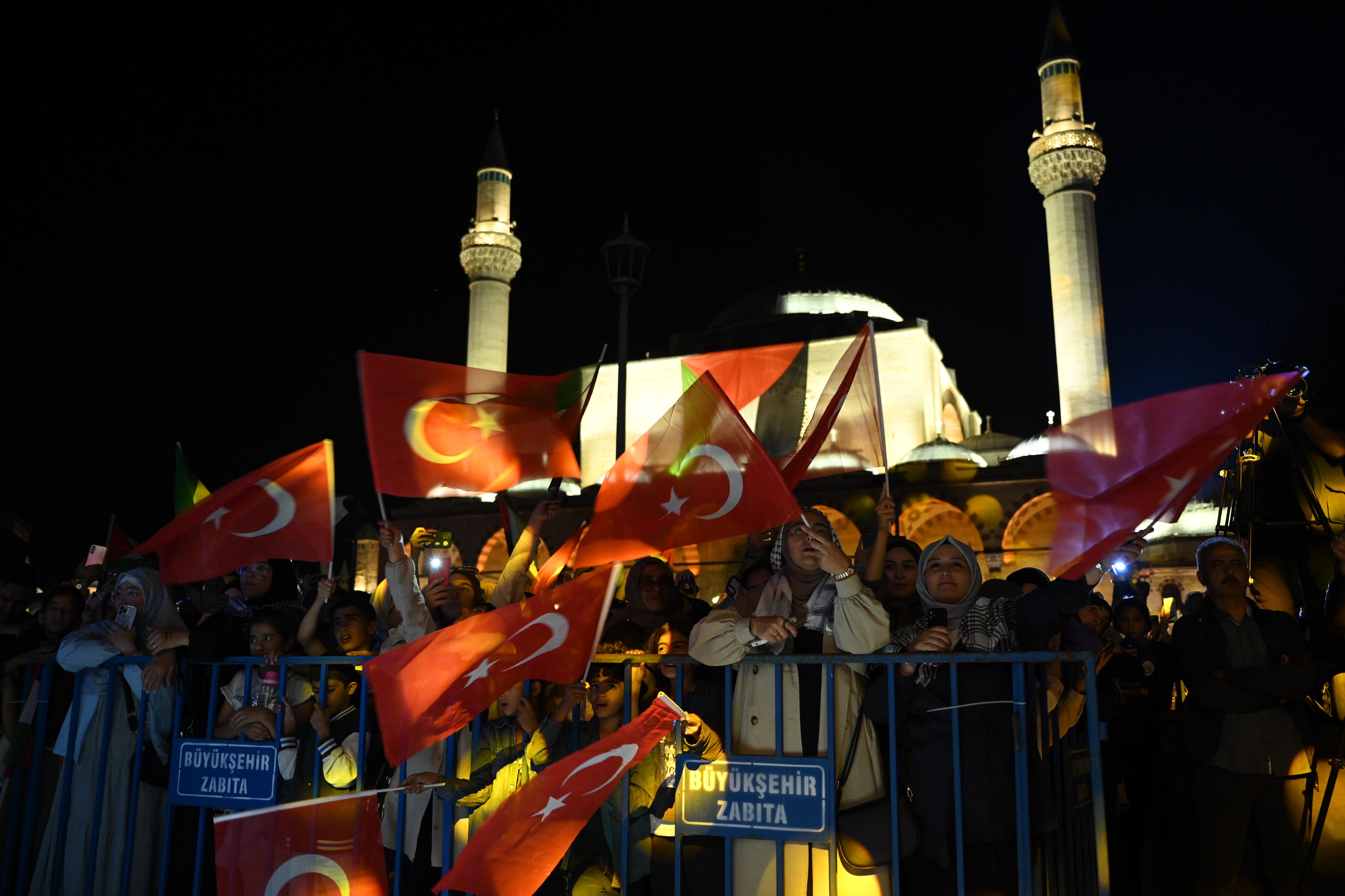 MAHER ZAİN, ULUSLARARASI KONYA MİSTİK MÜZİK FESTİVALİ’NDE KONYALILARLA BULUŞTU