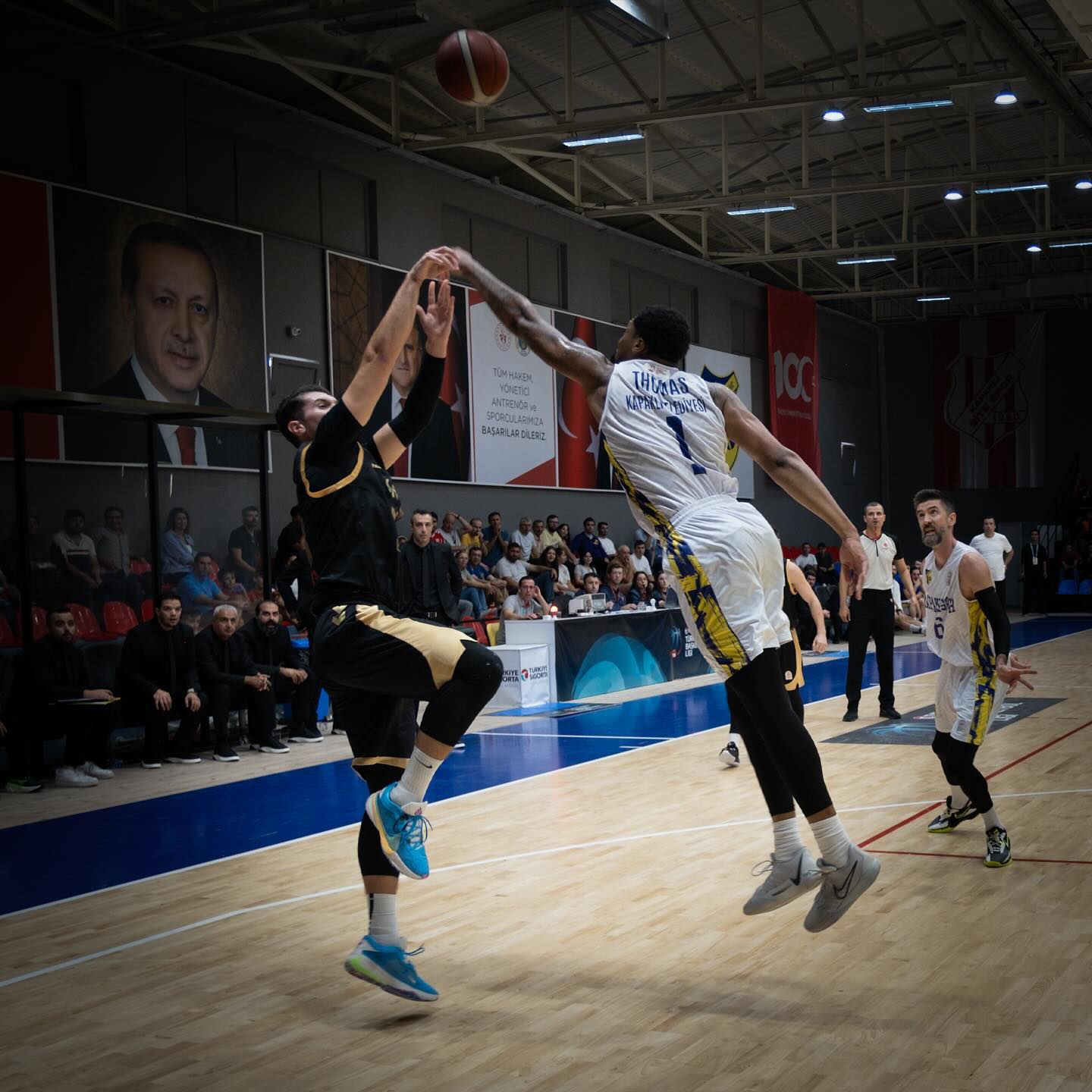 KONYA BÜYÜKŞEHİR BASKETBOLDA DOLU DİZGİN