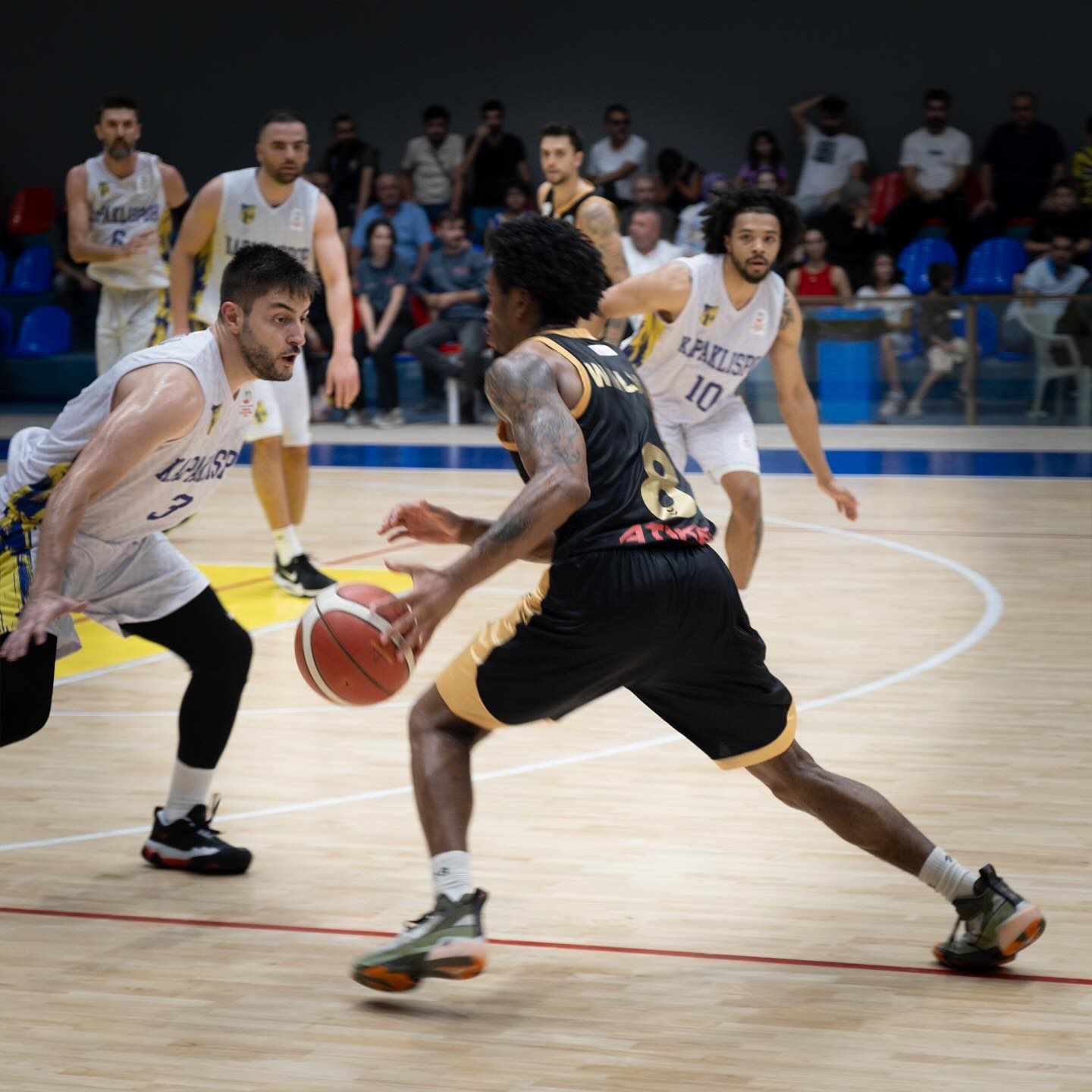 KONYA BÜYÜKŞEHİR BASKETBOLDA DOLU DİZGİN