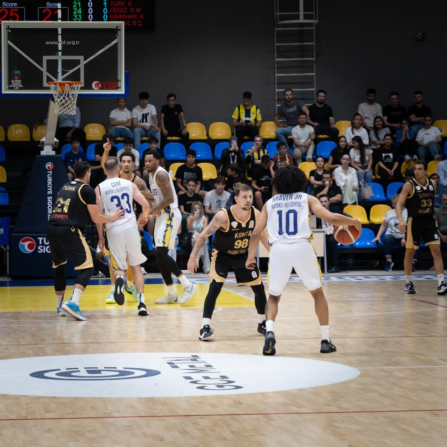 KONYA BÜYÜKŞEHİR BASKETBOLDA DOLU DİZGİN