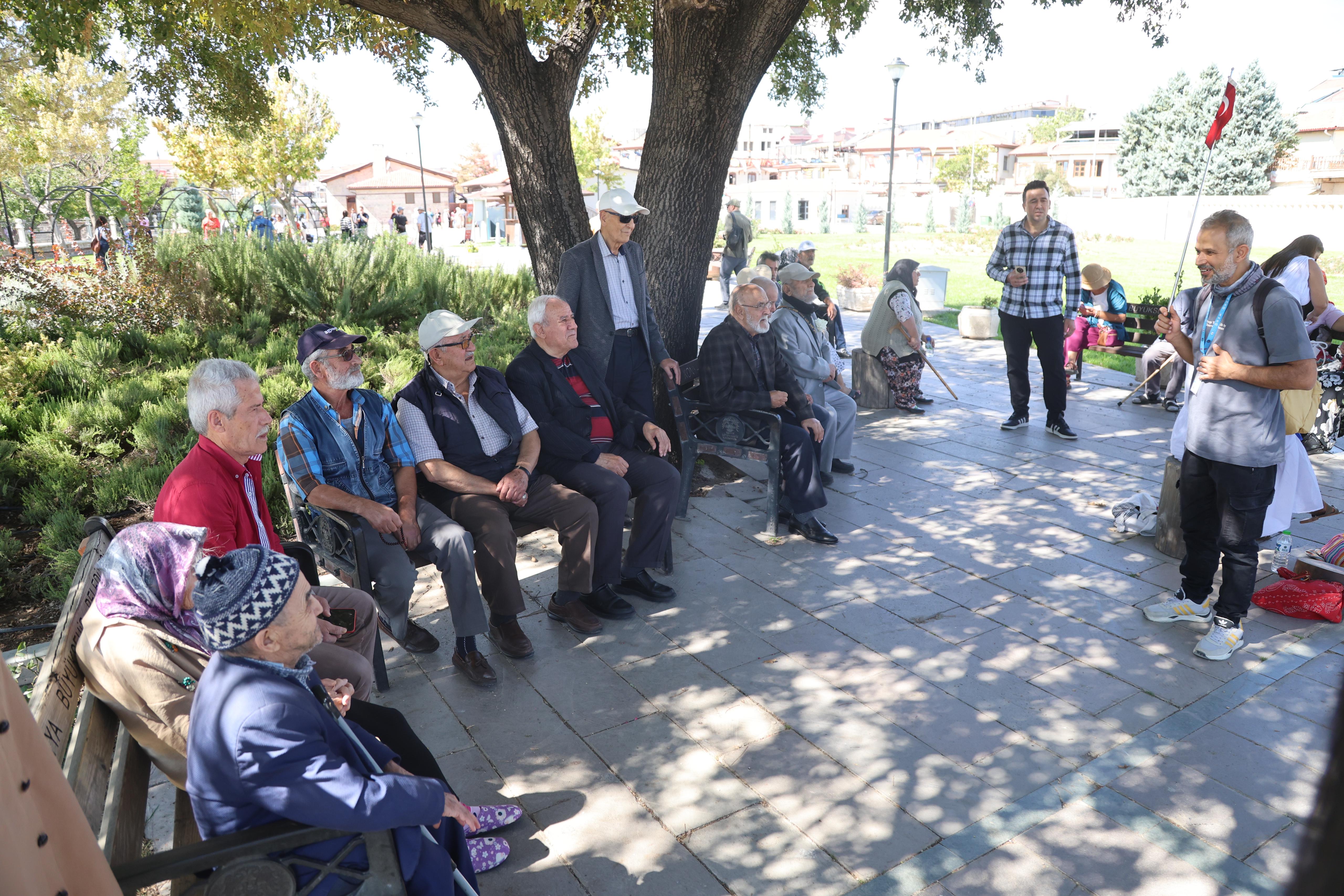 KONYA BÜYÜKŞEHİR, DÜNYA YAŞLILAR GÜNÜ’NDE BÜYÜKLERİMİZİ UNUTMADI