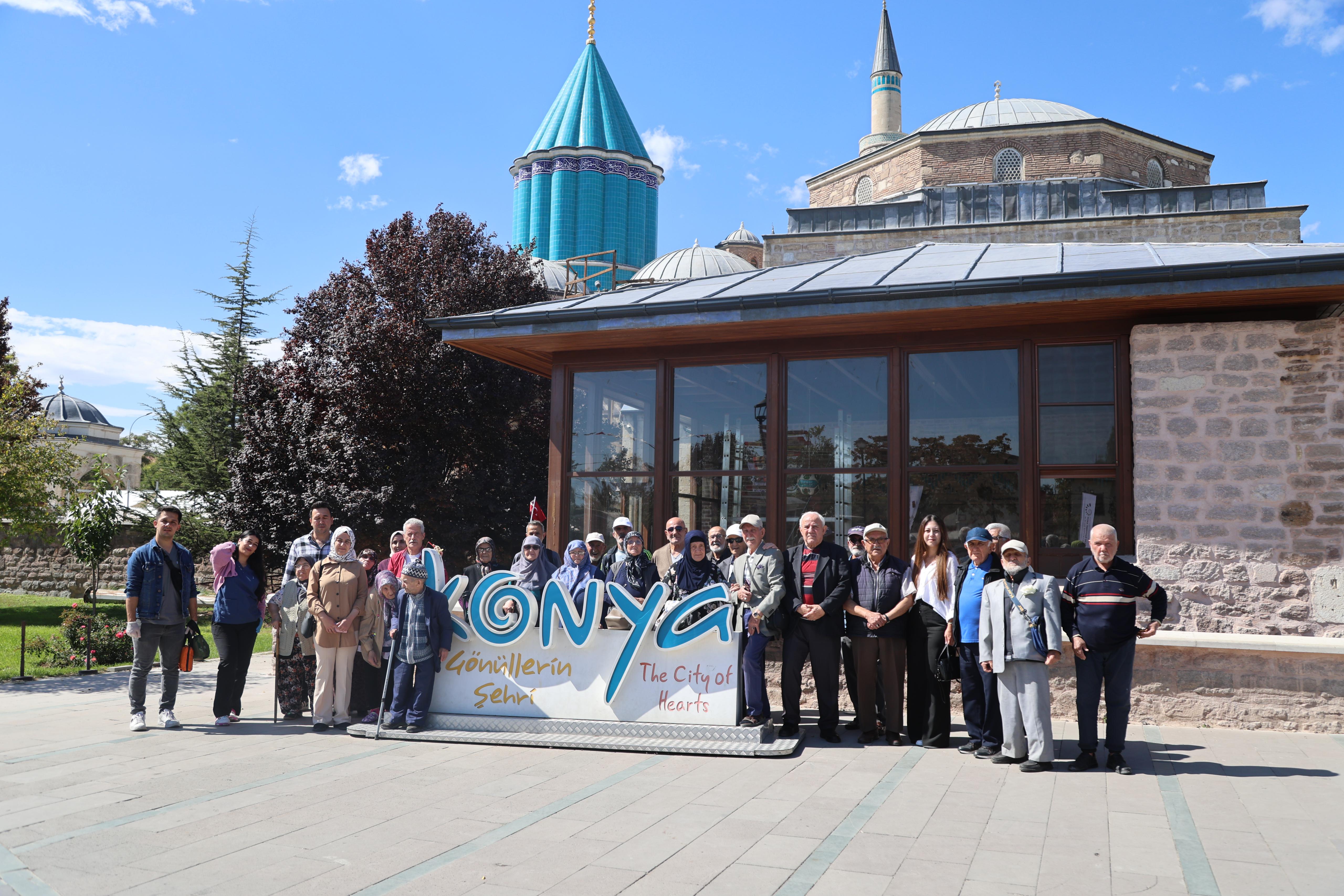 KONYA BÜYÜKŞEHİR, DÜNYA YAŞLILAR GÜNÜ’NDE BÜYÜKLERİMİZİ UNUTMADI