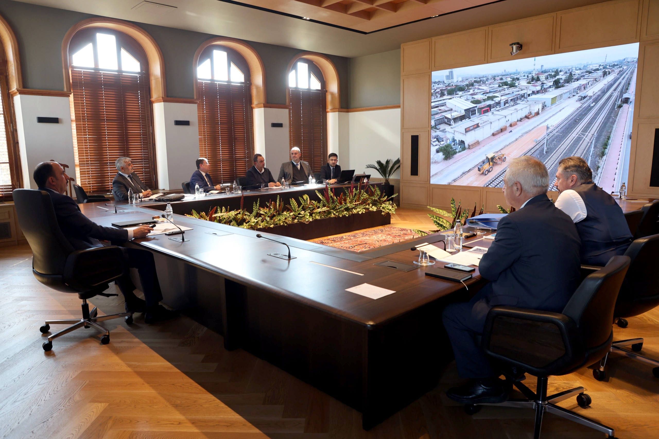 BAŞKAN ALTAY BANLİYÖ HATTINDA ÇALIŞMALARIN YOĞUN ŞEKİLDE SÜRDÜĞÜNÜ AÇIKLADI