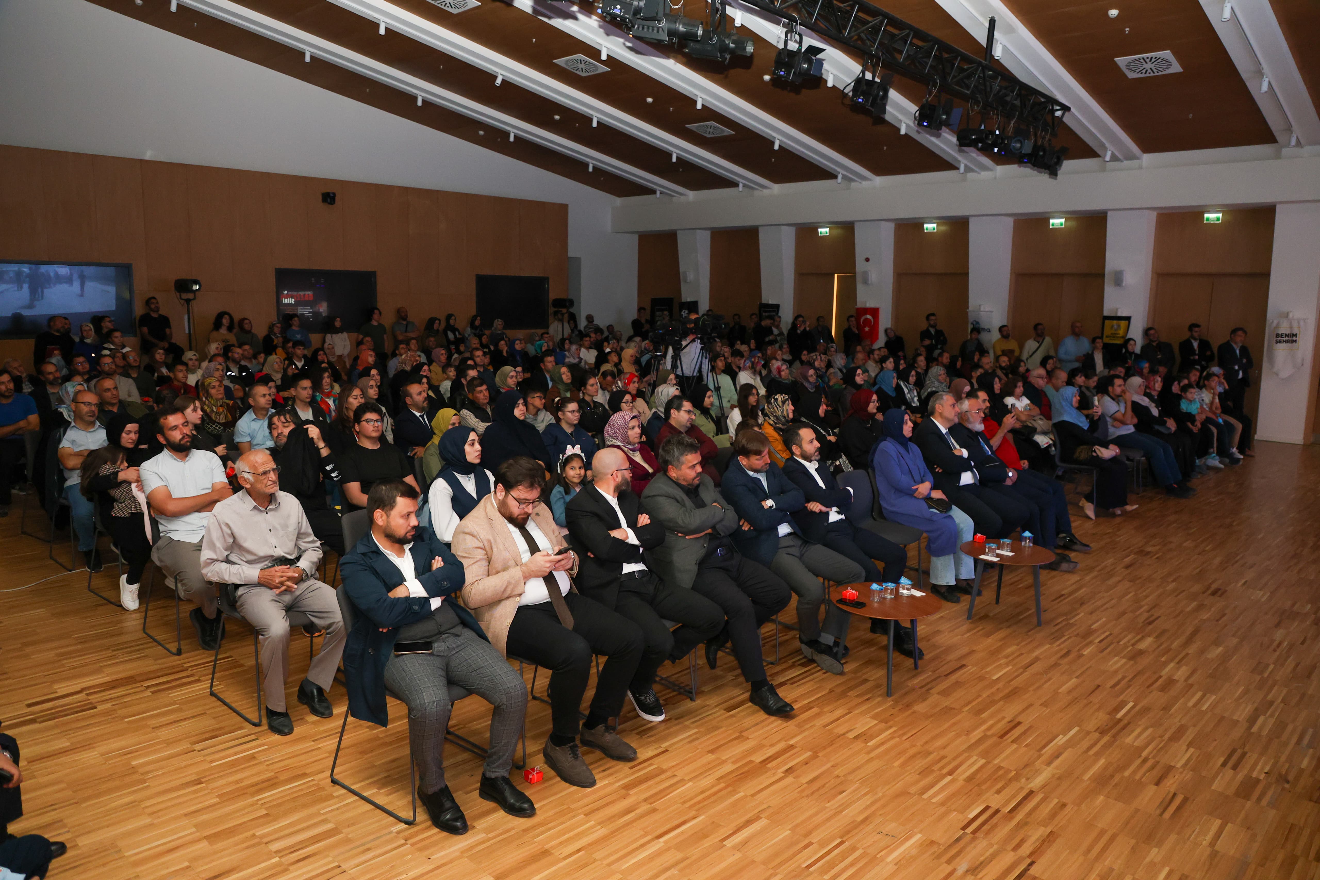 LİMA ÖĞRENCİLERİ İSRAİL SOYKIRIMININ 1. YILINDA ŞİİRLERİNİ “ÖZGÜR GAZZE” İÇİN SESLENDİRDİ