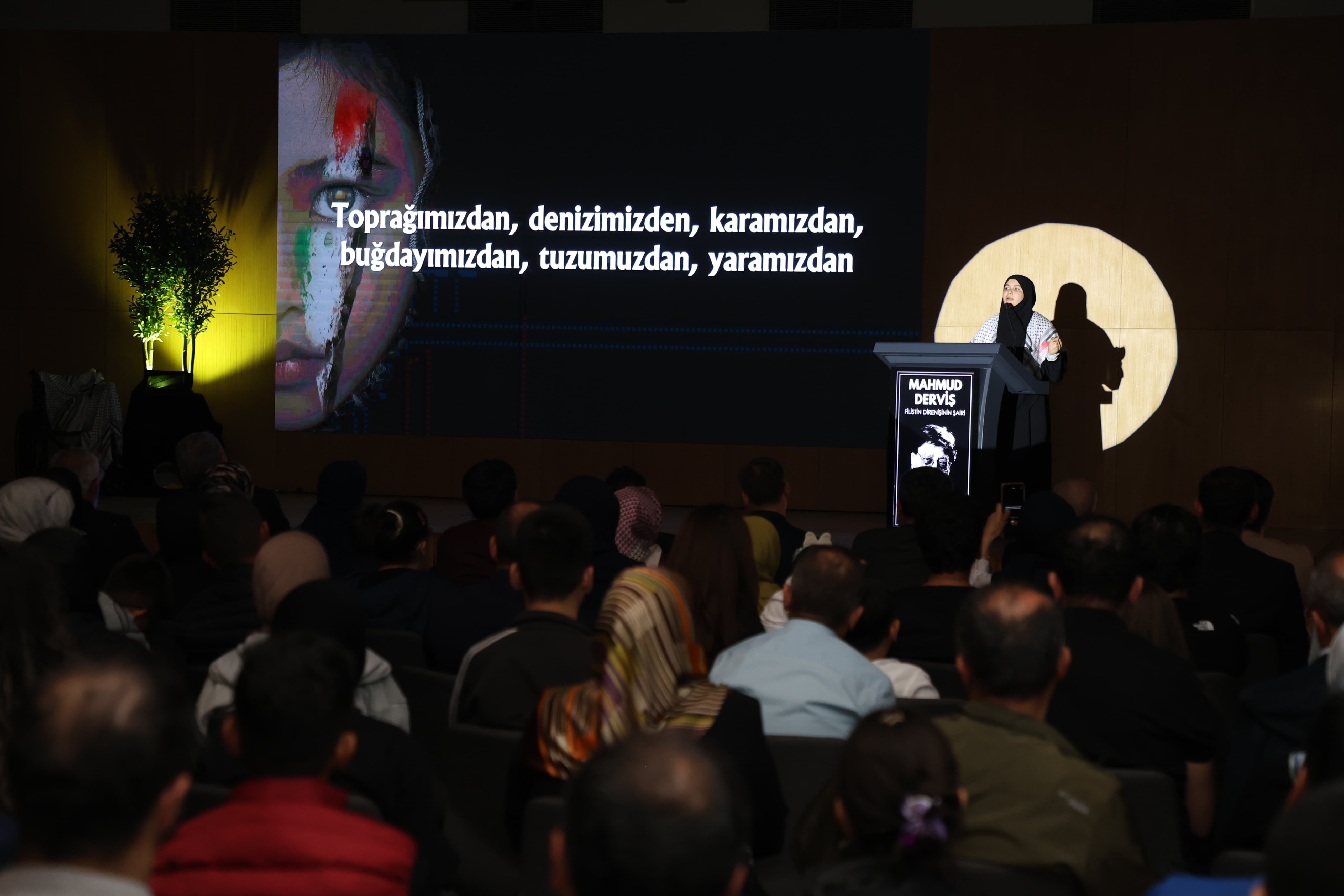 LİMA ÖĞRENCİLERİ İSRAİL SOYKIRIMININ 1. YILINDA ŞİİRLERİNİ “ÖZGÜR GAZZE” İÇİN SESLENDİRDİ